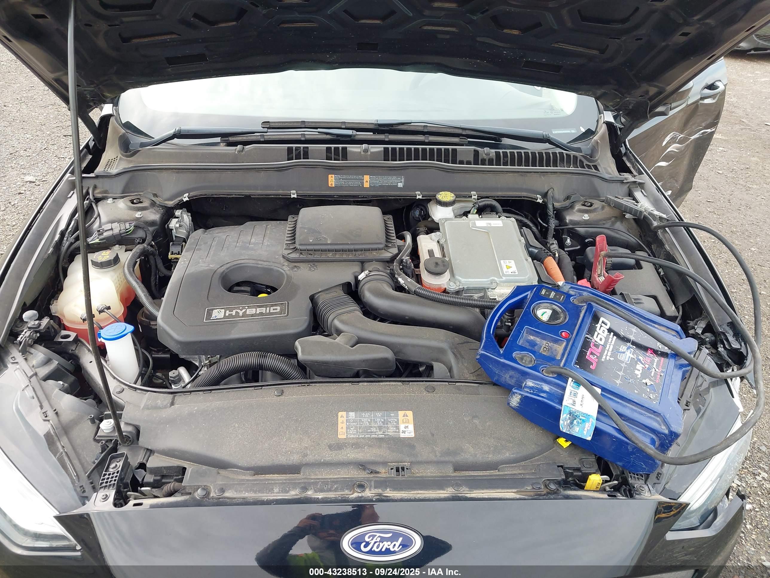 FORD FUSION image 10