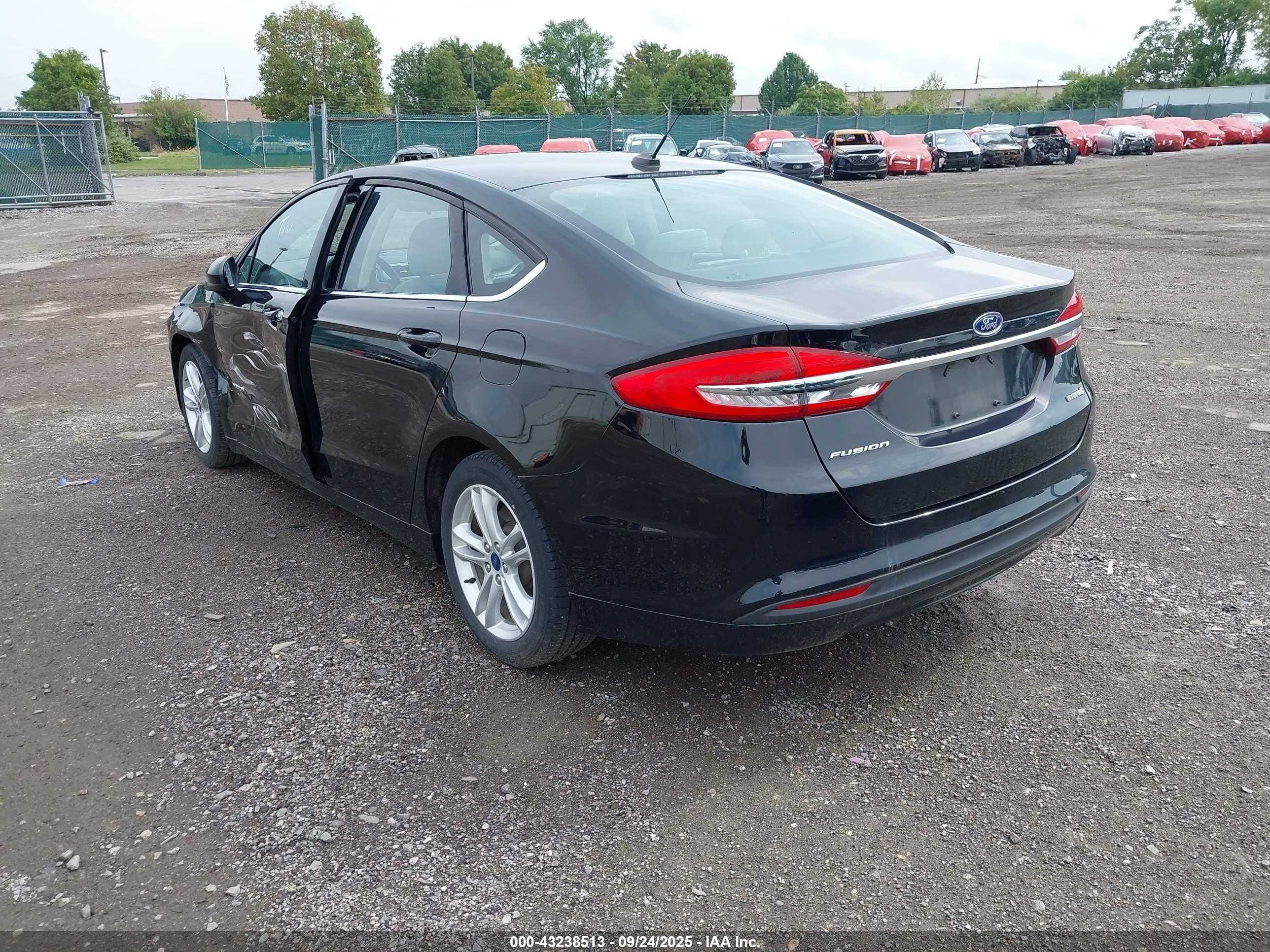 FORD FUSION image 3