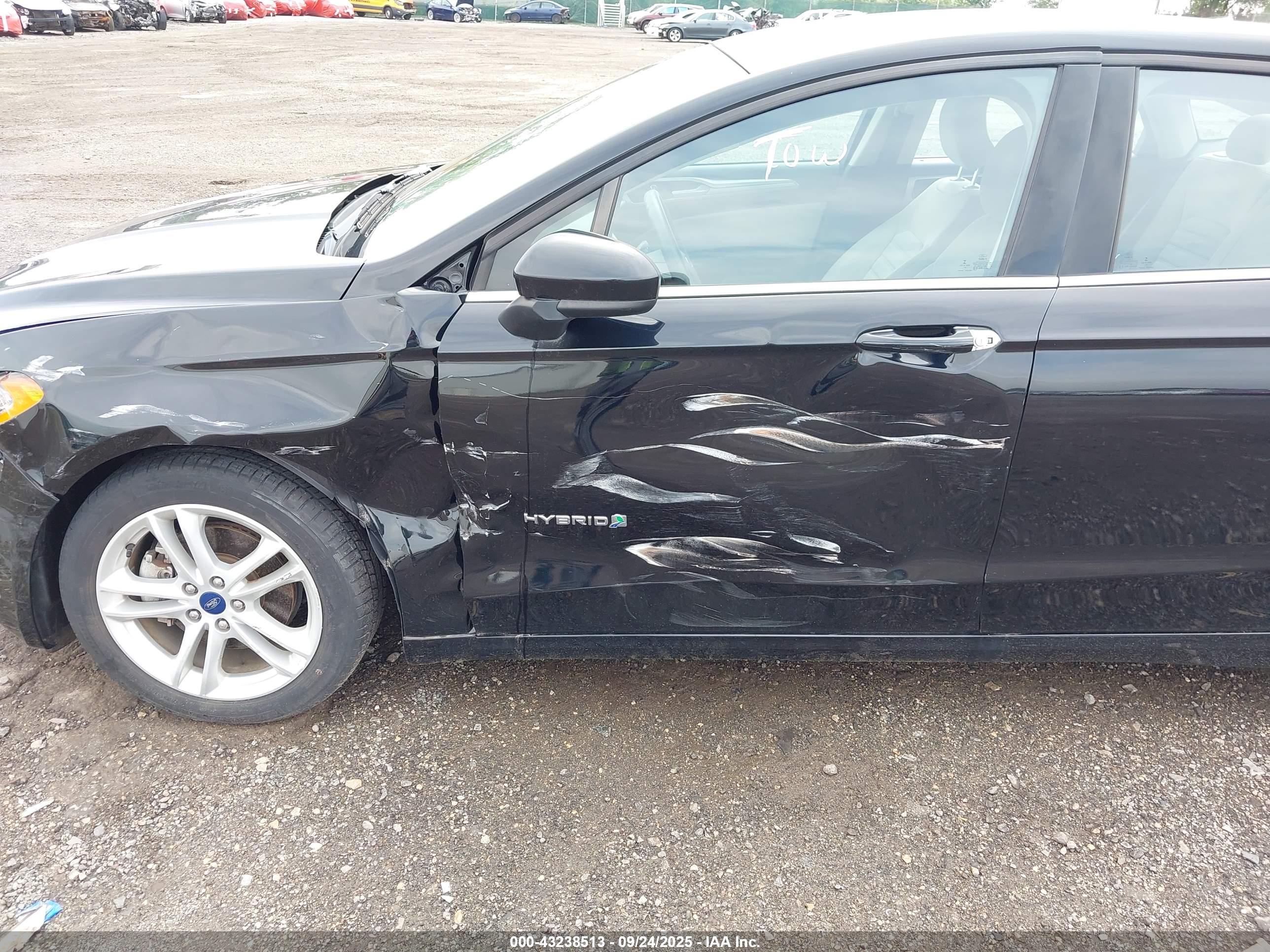 FORD FUSION image 6