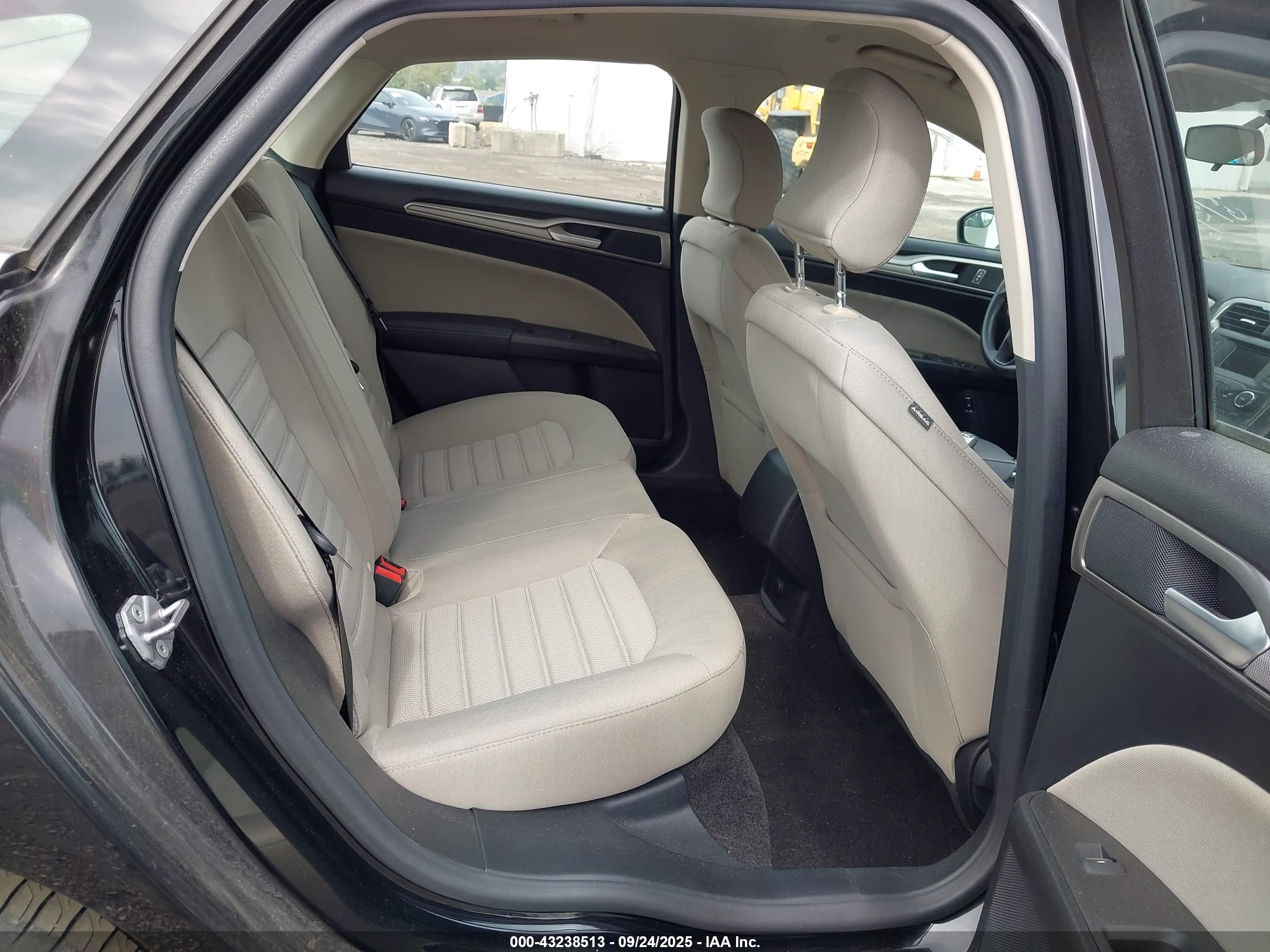 FORD FUSION image 8