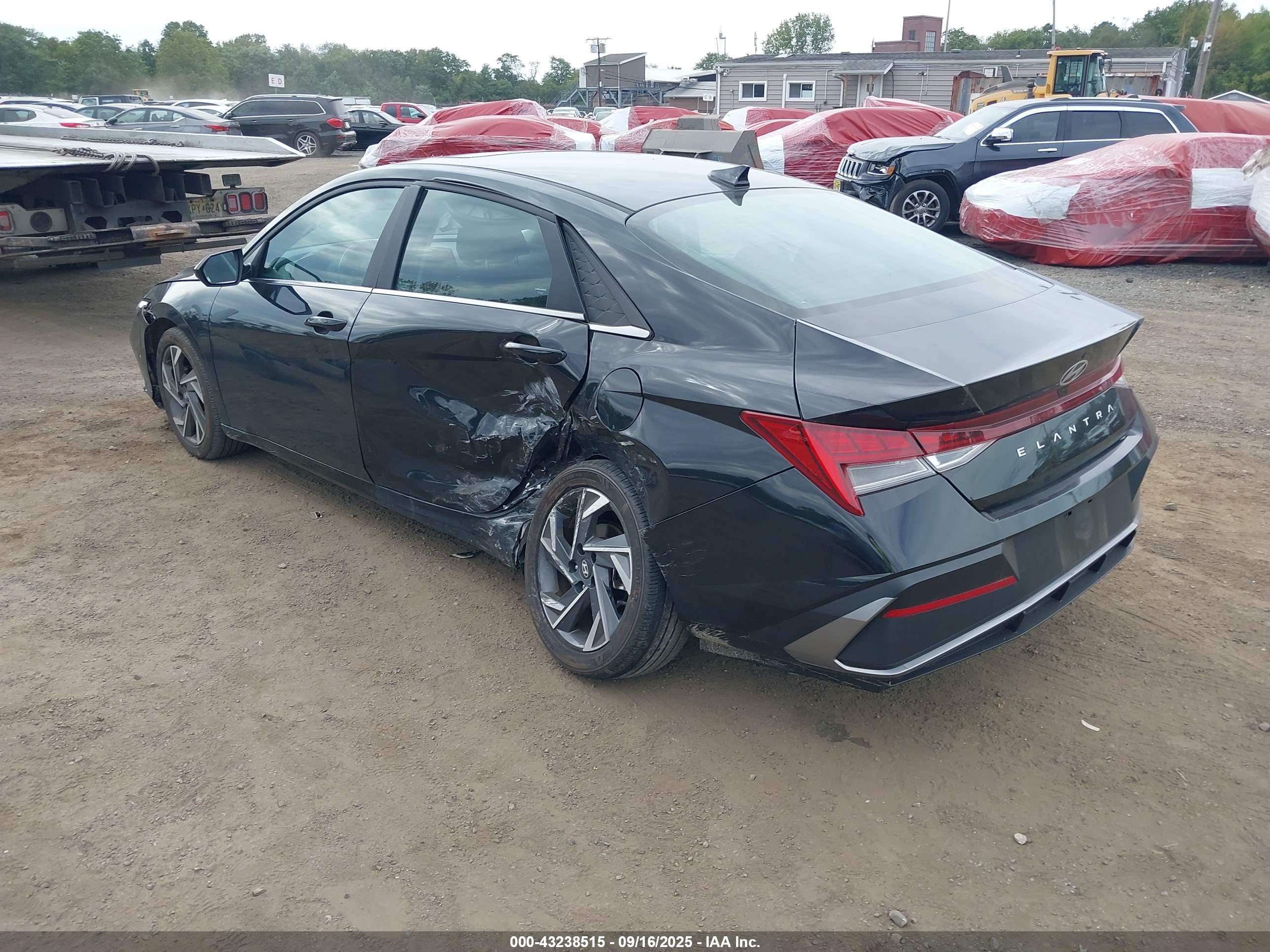 HYUNDAI ELANTRA image 3