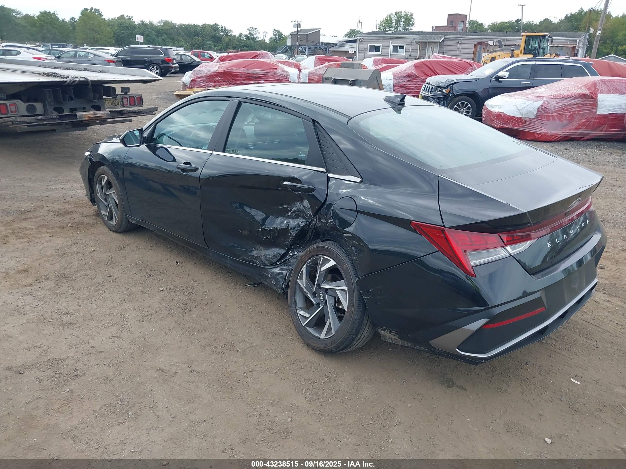 HYUNDAI ELANTRA image 6
