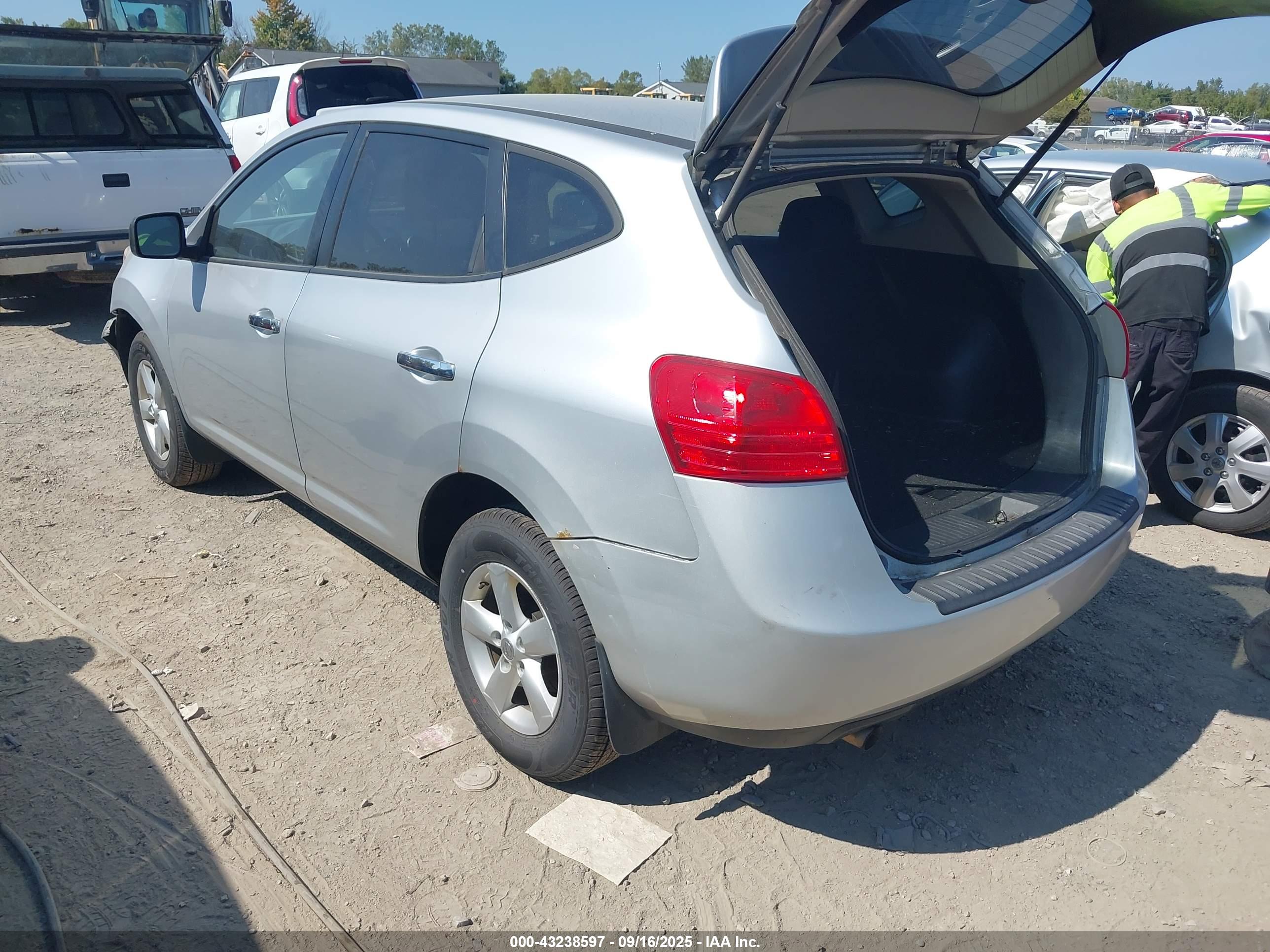 NISSAN ROGUE image 3