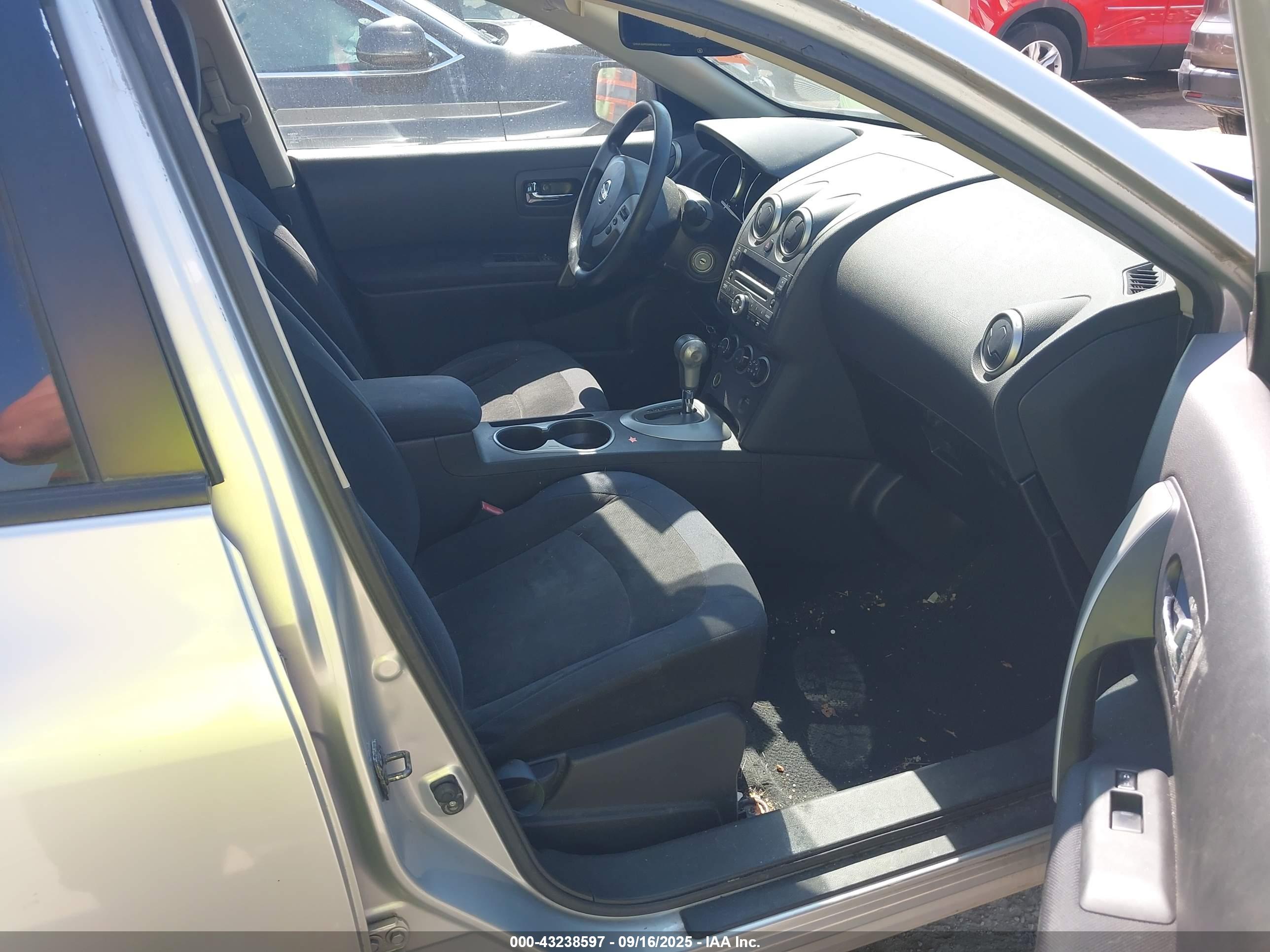 NISSAN ROGUE image 5