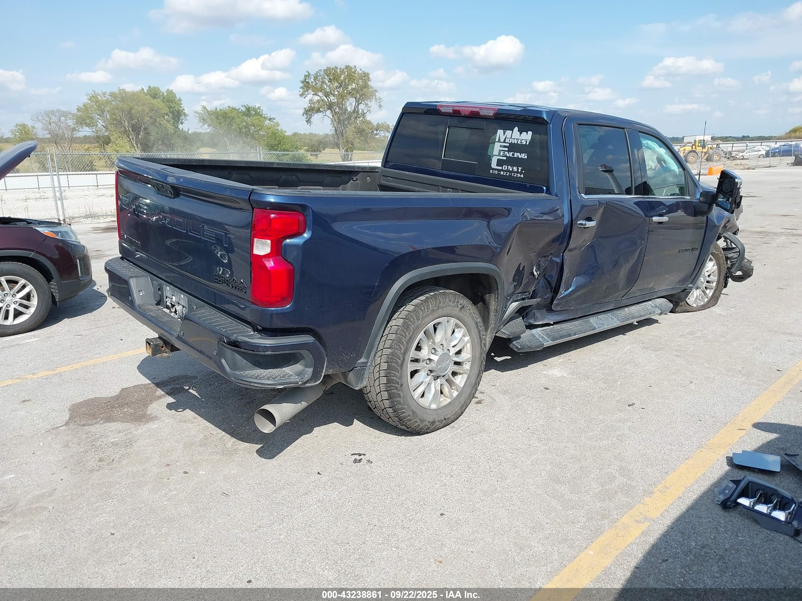 CHEVROLET SILVERADO image 4
