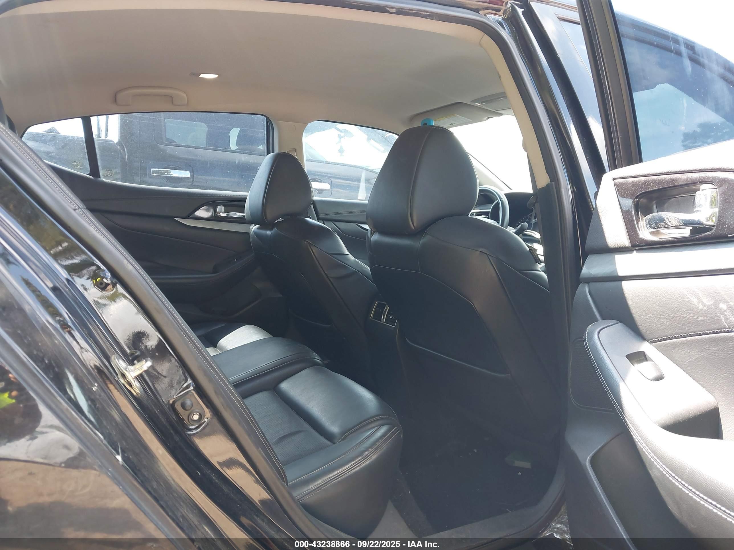 NISSAN MAXIMA image 8