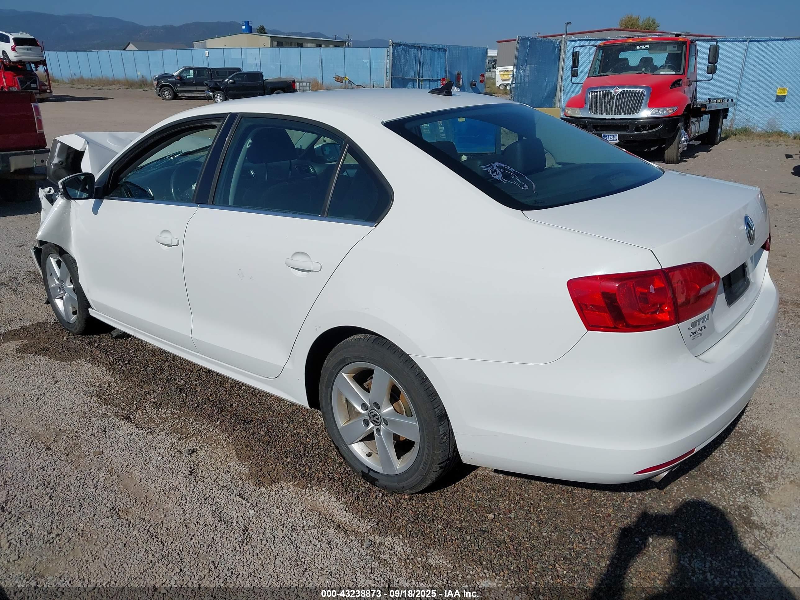 VOLKSWAGEN JETTA image 3