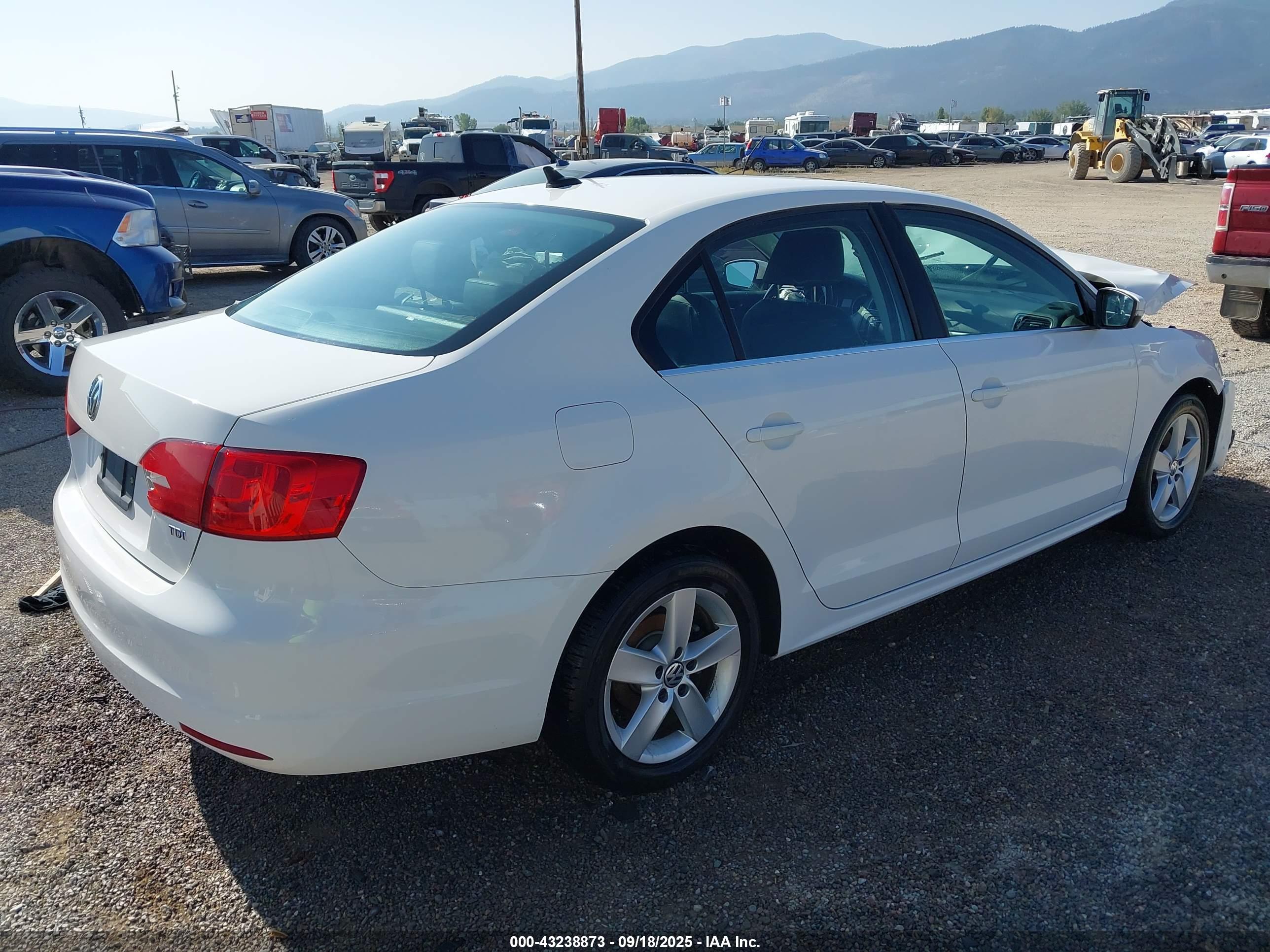 VOLKSWAGEN JETTA image 4
