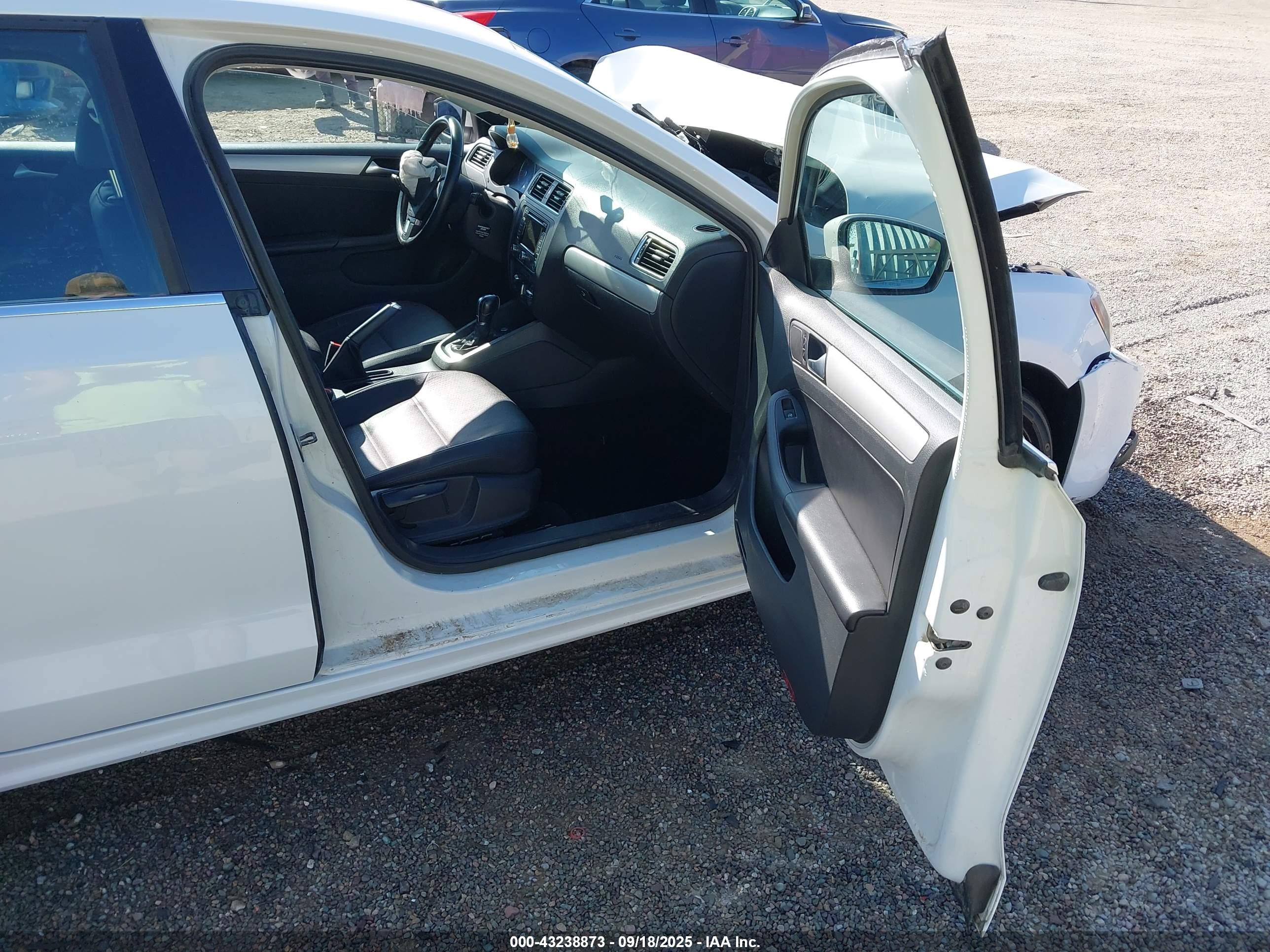 VOLKSWAGEN JETTA image 5