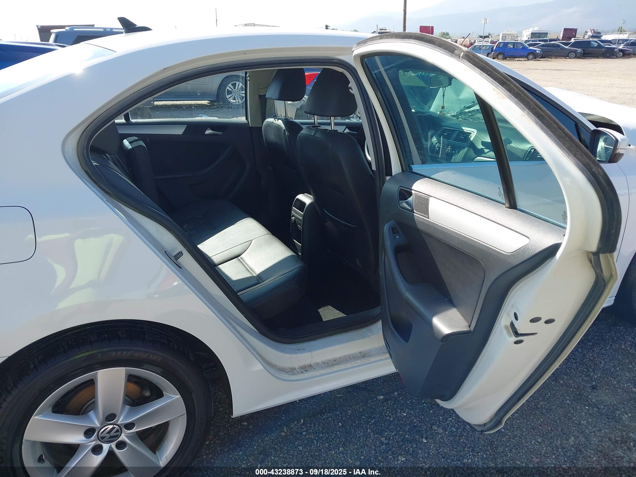 VOLKSWAGEN JETTA image 8