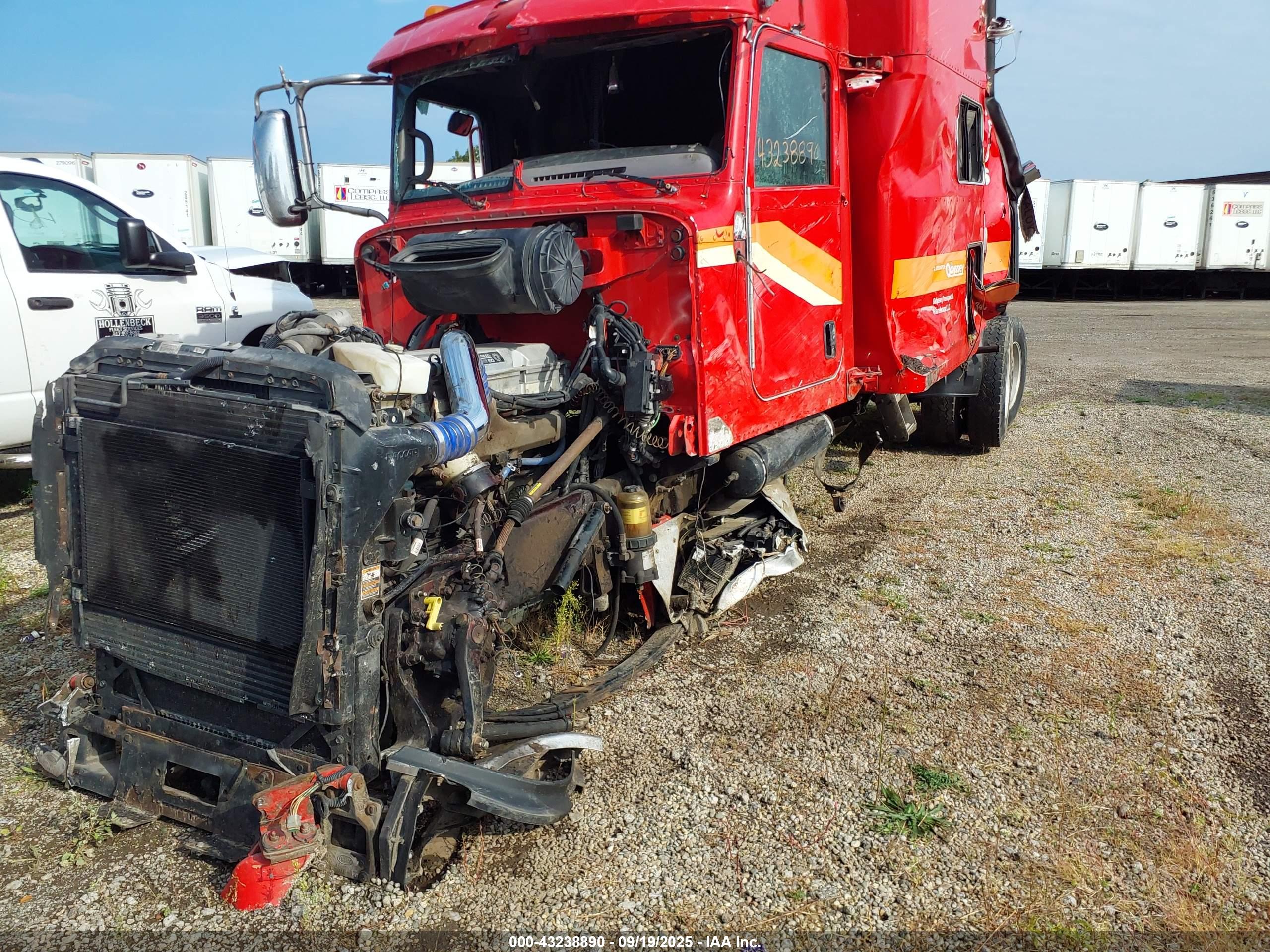 PETERBILT 387 image 2