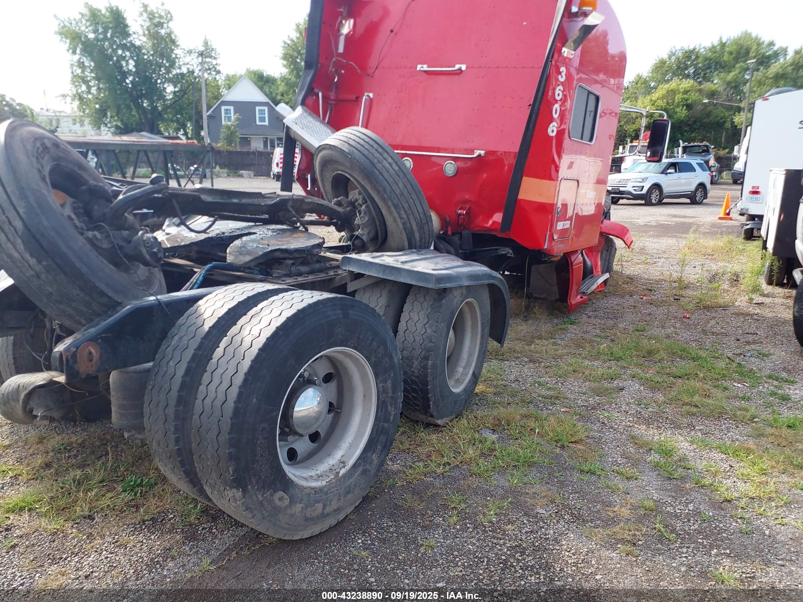 PETERBILT 387 image 4