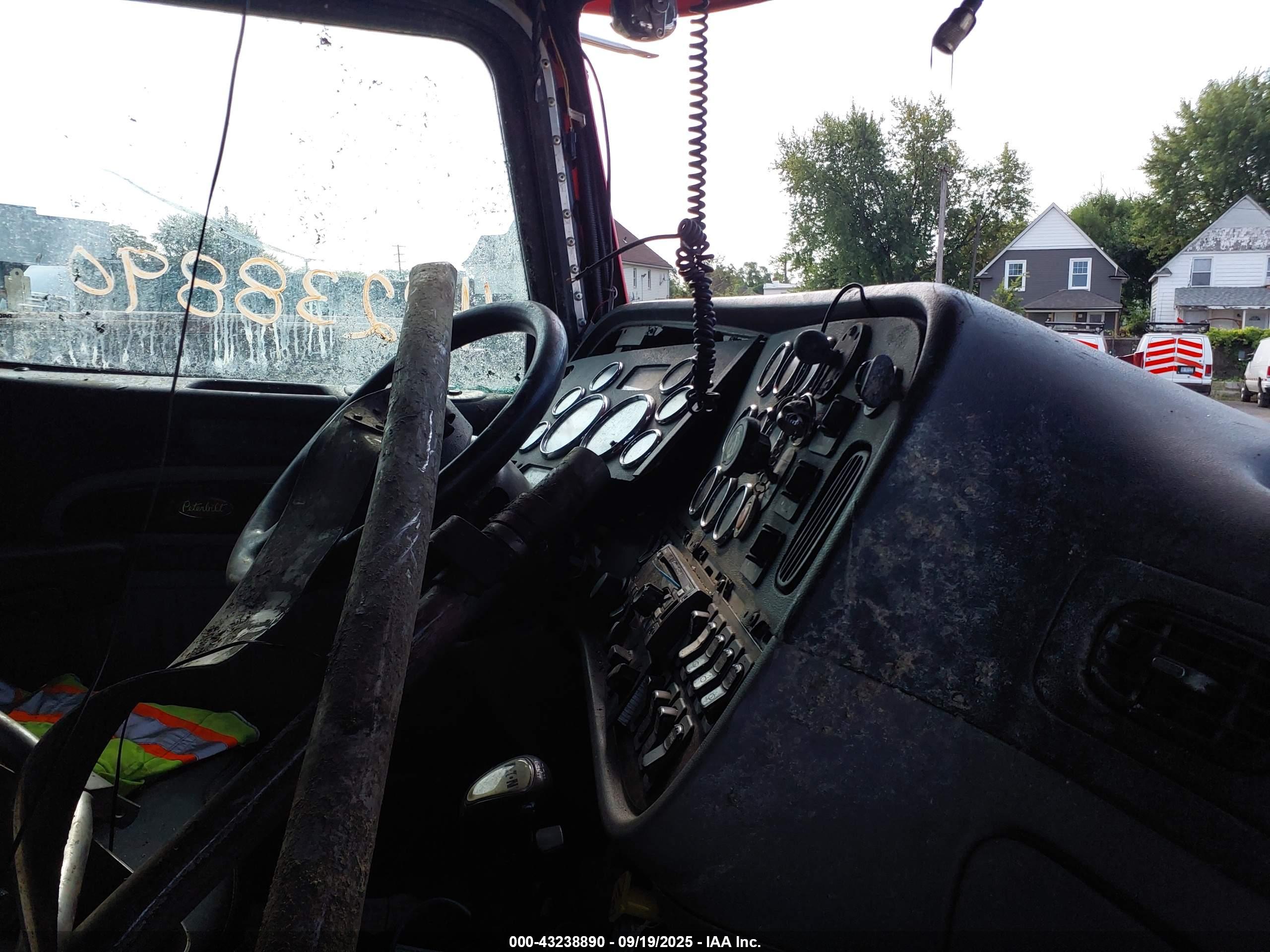 PETERBILT 387 image 6