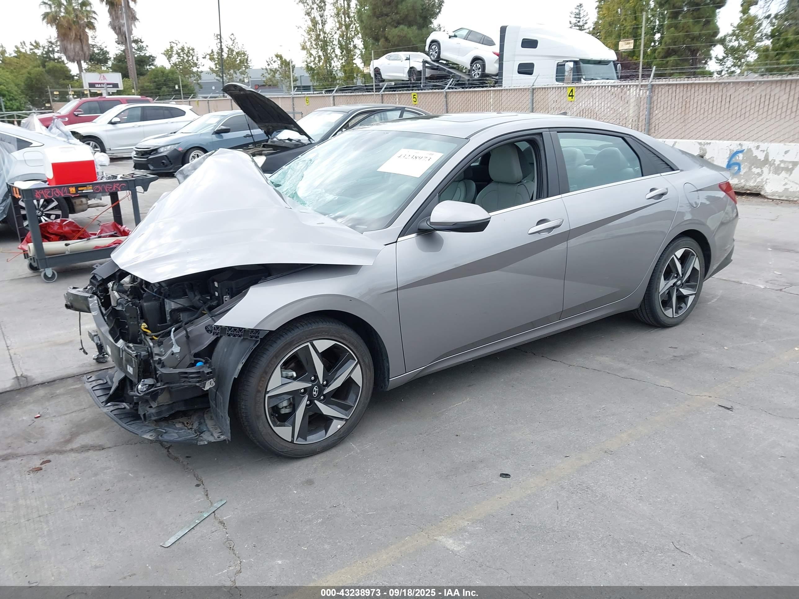 HYUNDAI ELANTRA image 2
