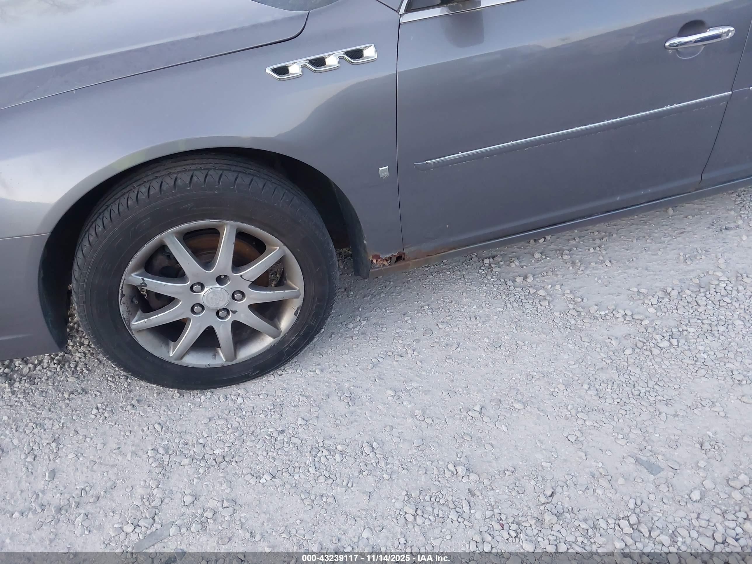 BUICK LUCERNE image 6