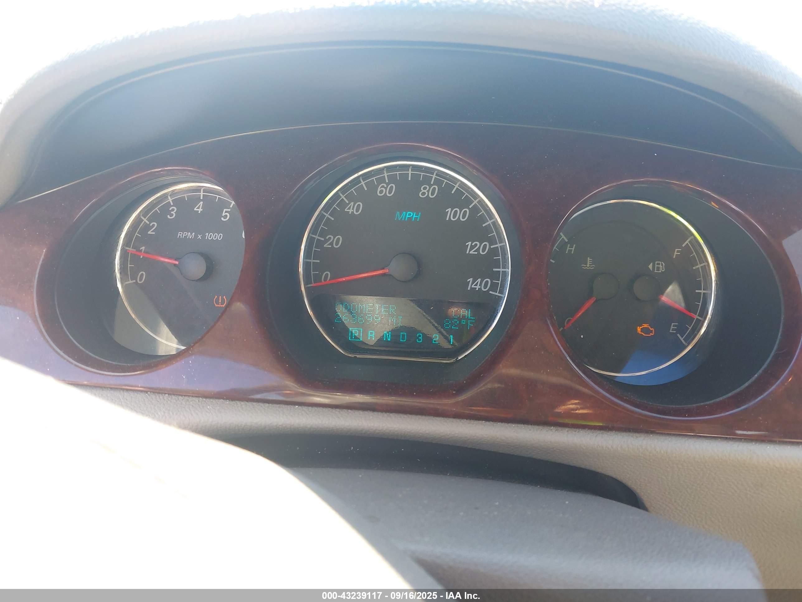 BUICK LUCERNE image 7