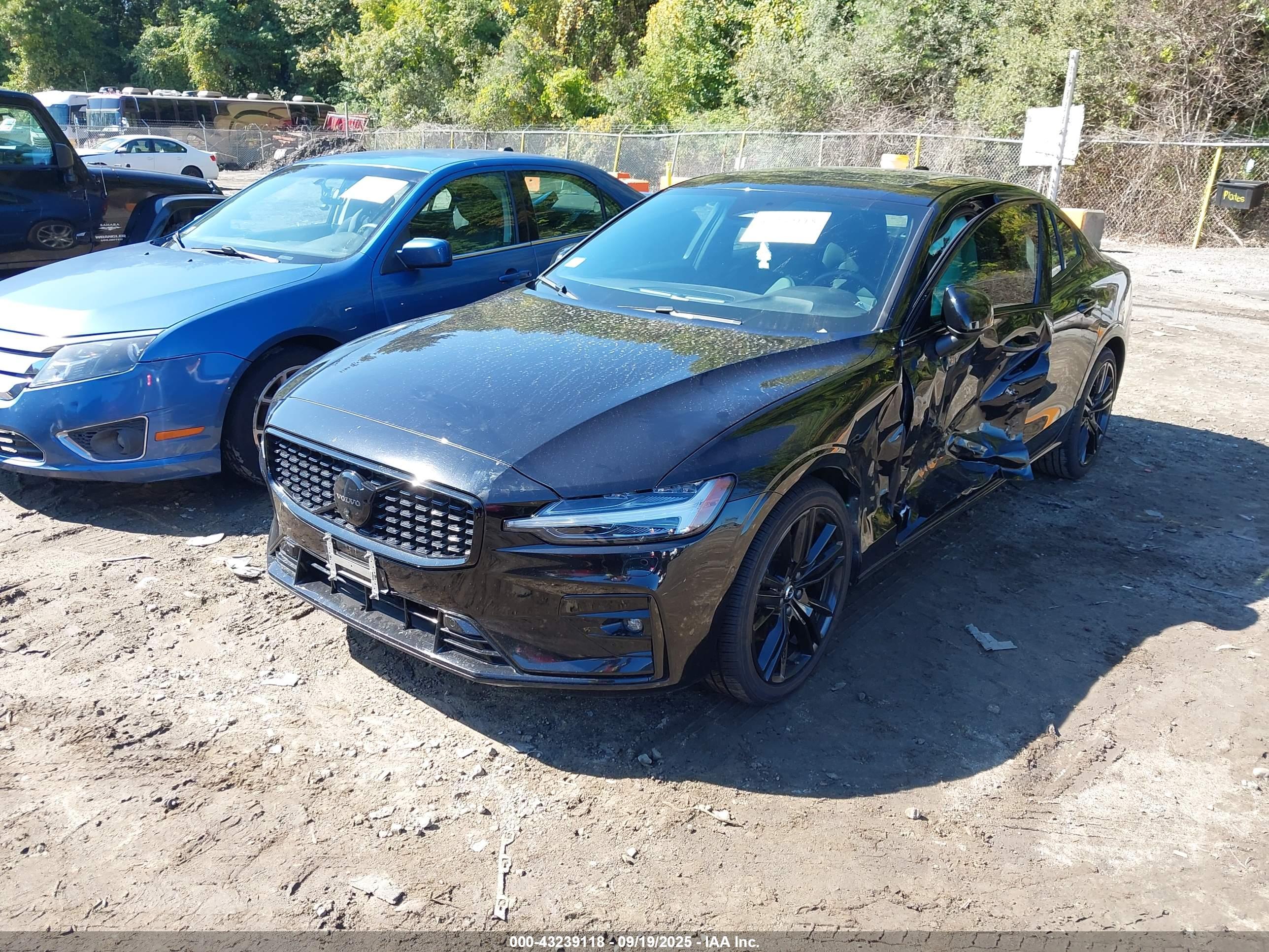 VOLVO S60 image 2