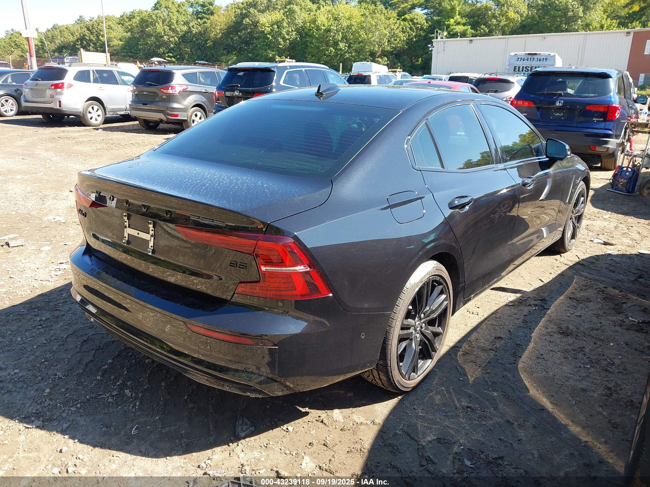 VOLVO S60 image 4