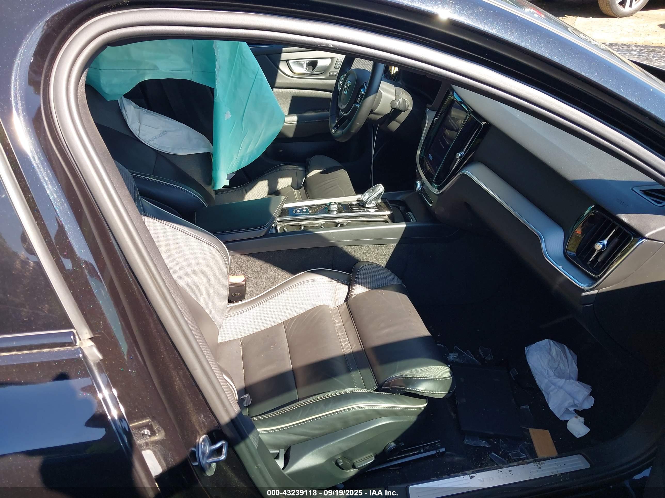VOLVO S60 image 5