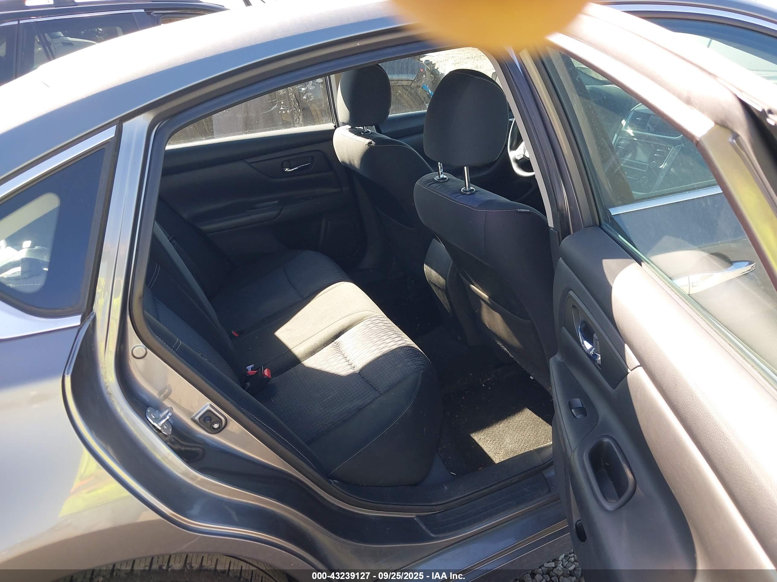 NISSAN ALTIMA image 8