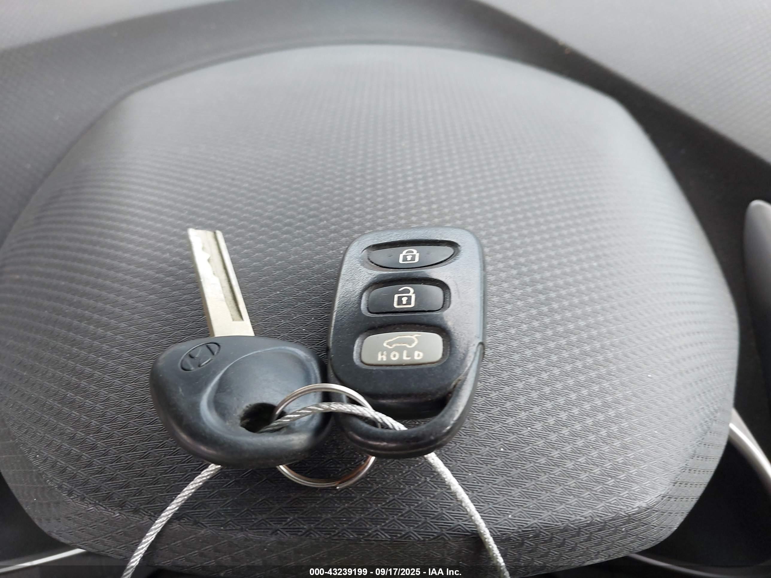 HYUNDAI VELOSTER image 11