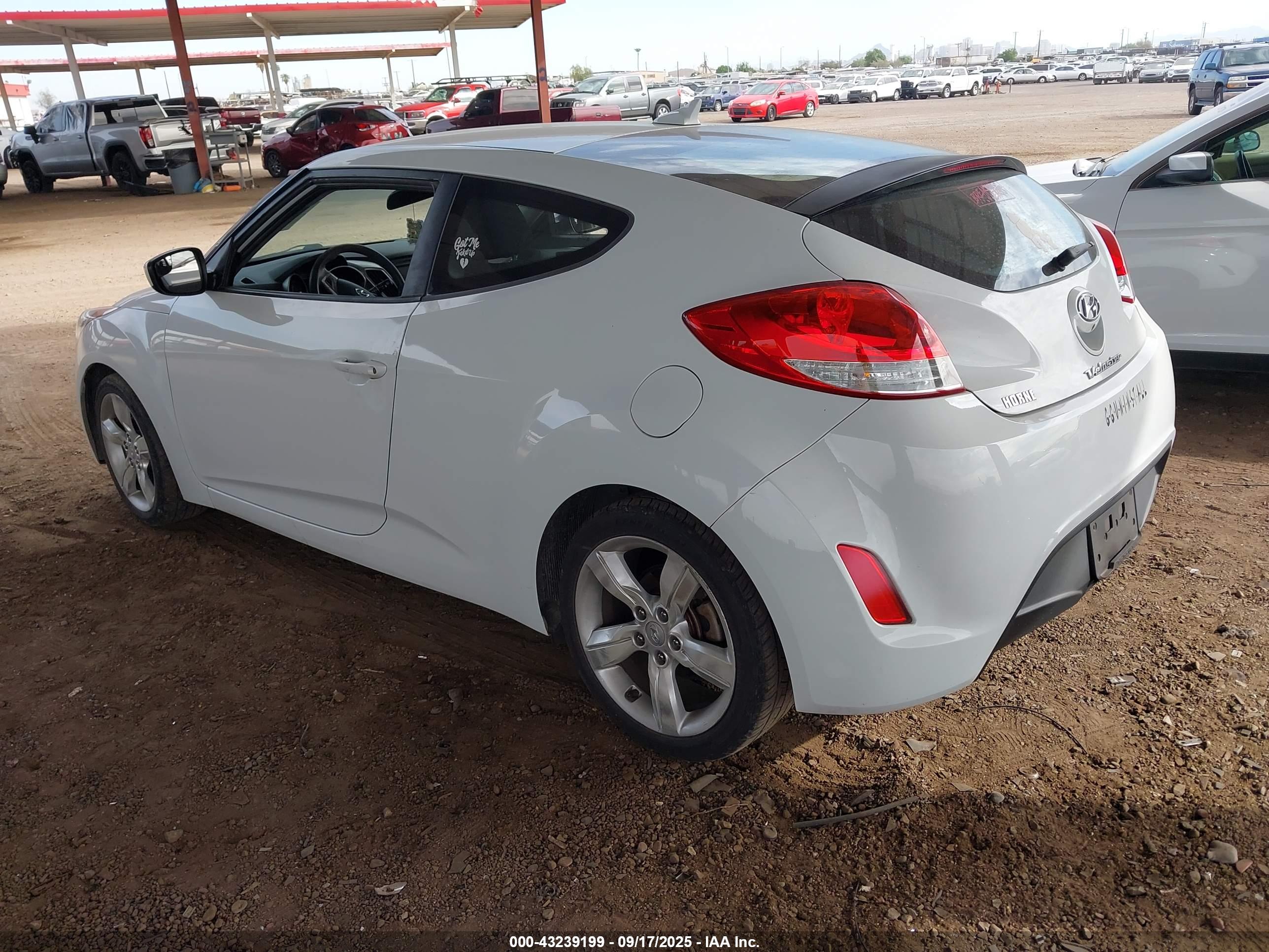 HYUNDAI VELOSTER image 3