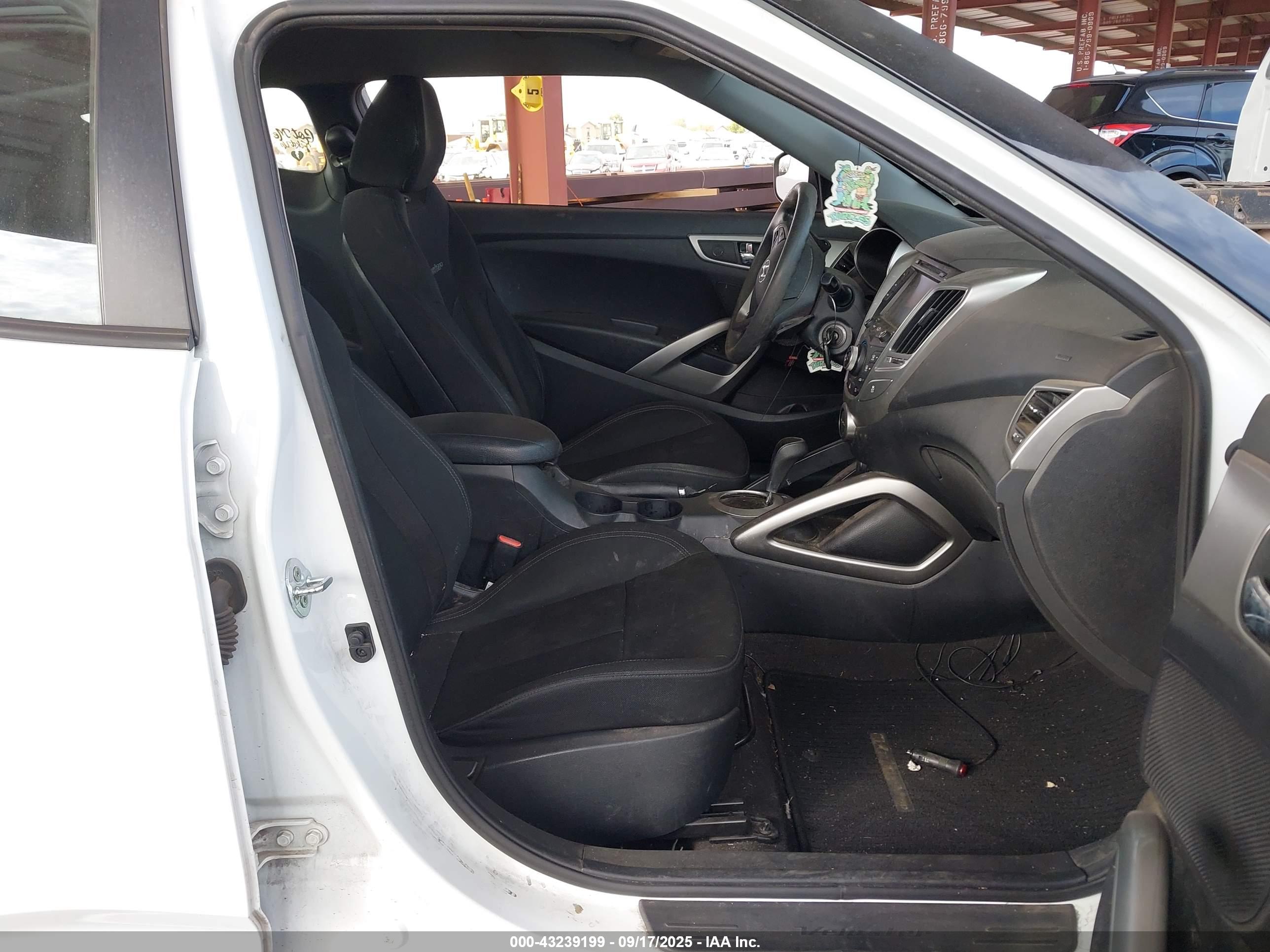 HYUNDAI VELOSTER image 5