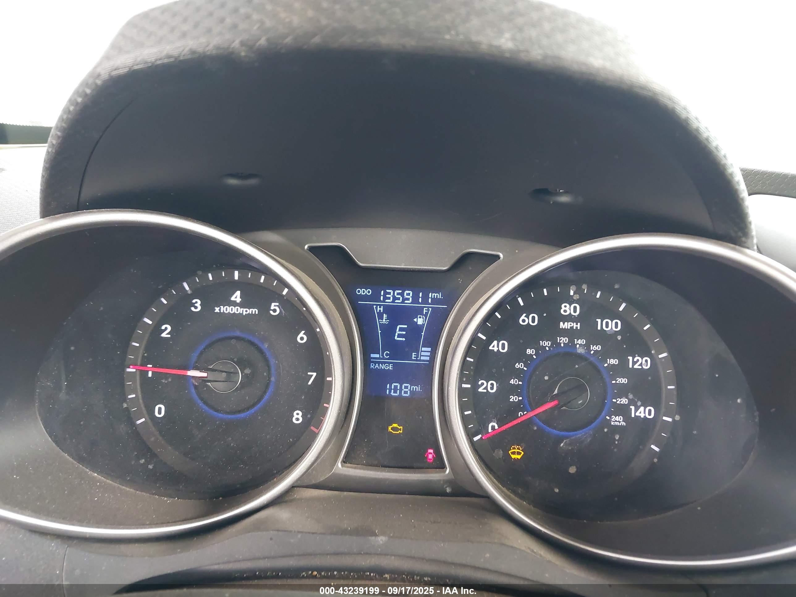 HYUNDAI VELOSTER image 7