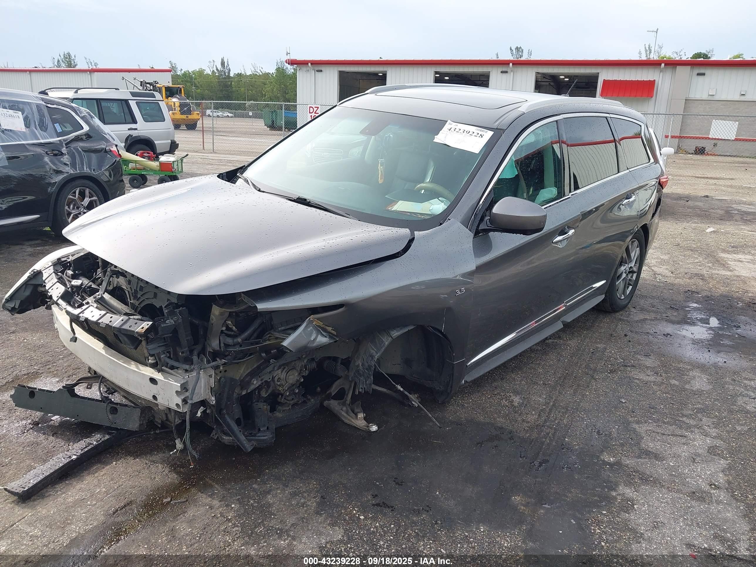 INFINITI QX60 image 2