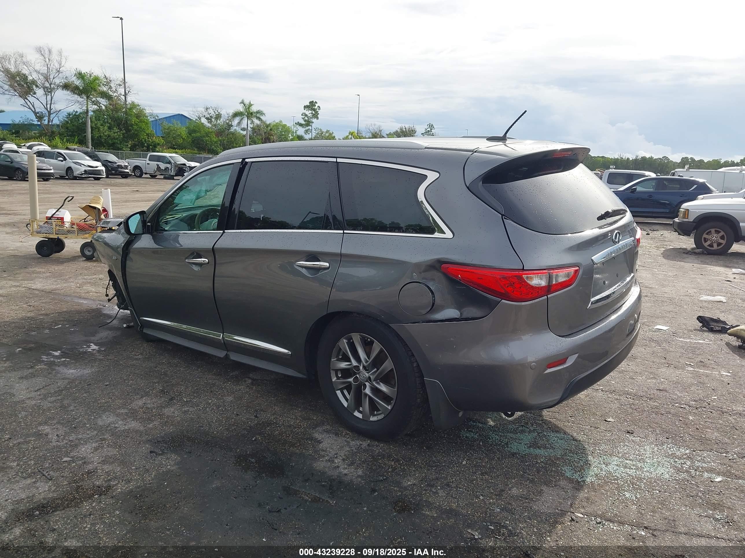 INFINITI QX60 image 3