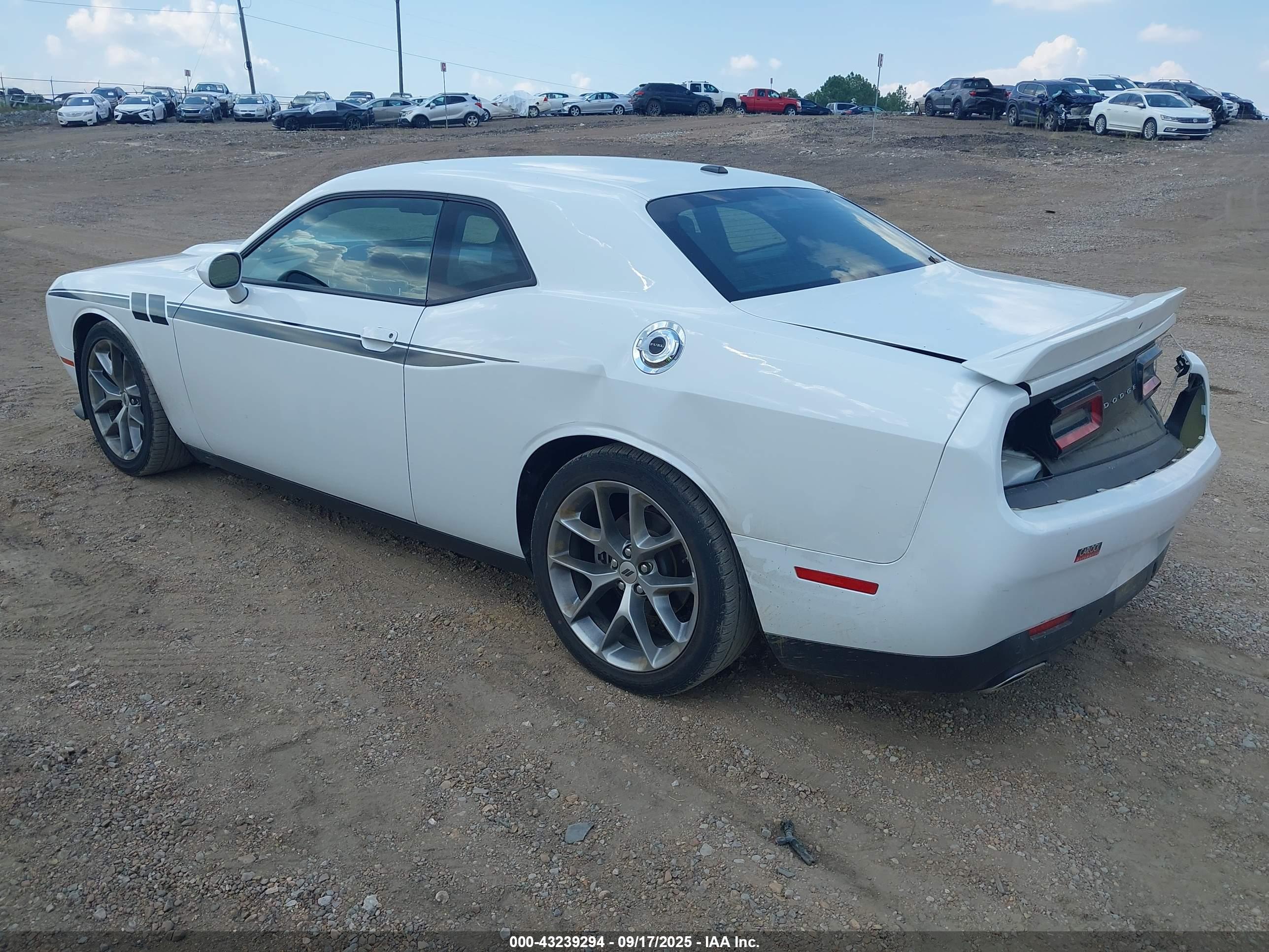 DODGE CHALLENGER image 3