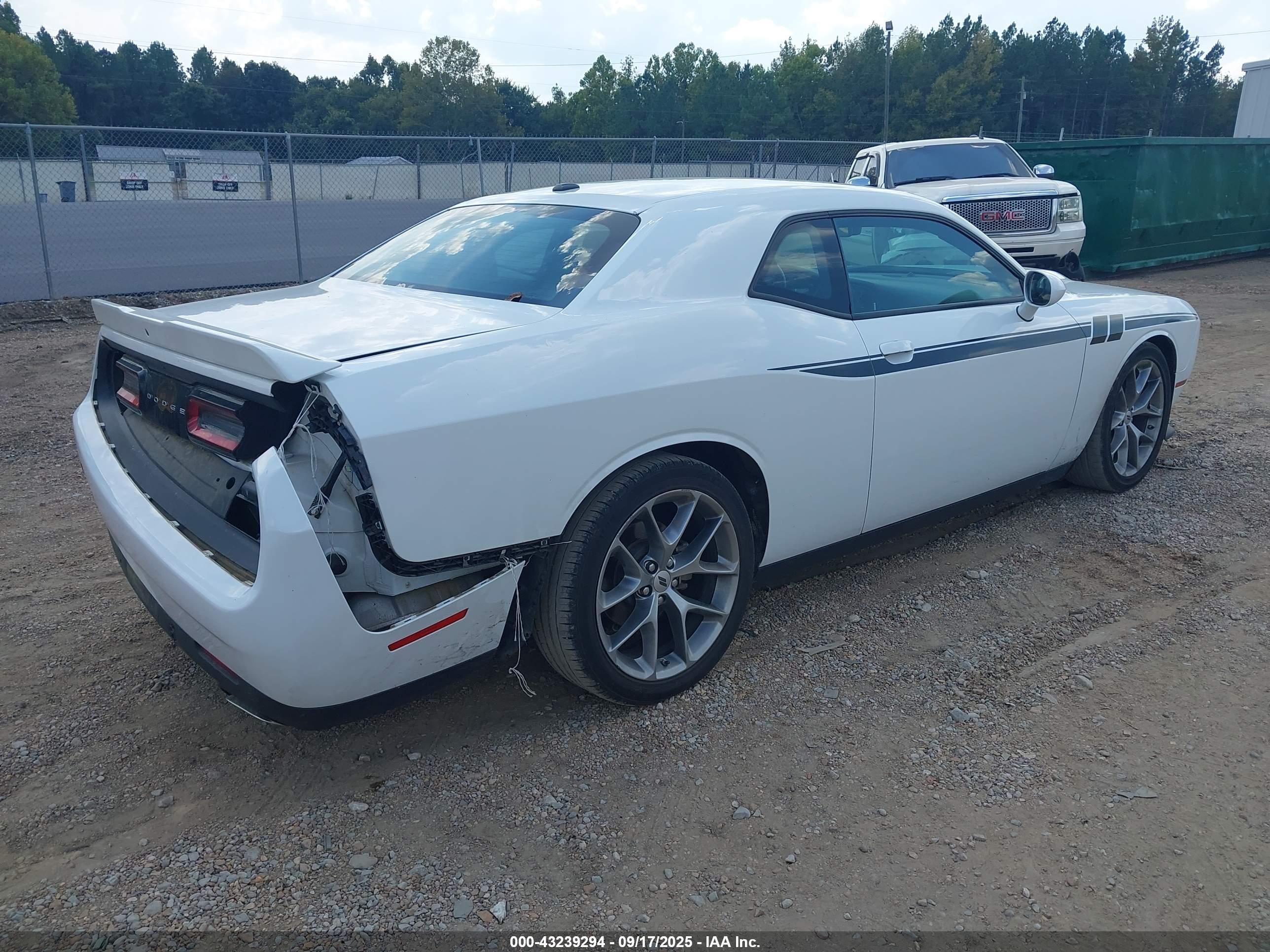 DODGE CHALLENGER image 4