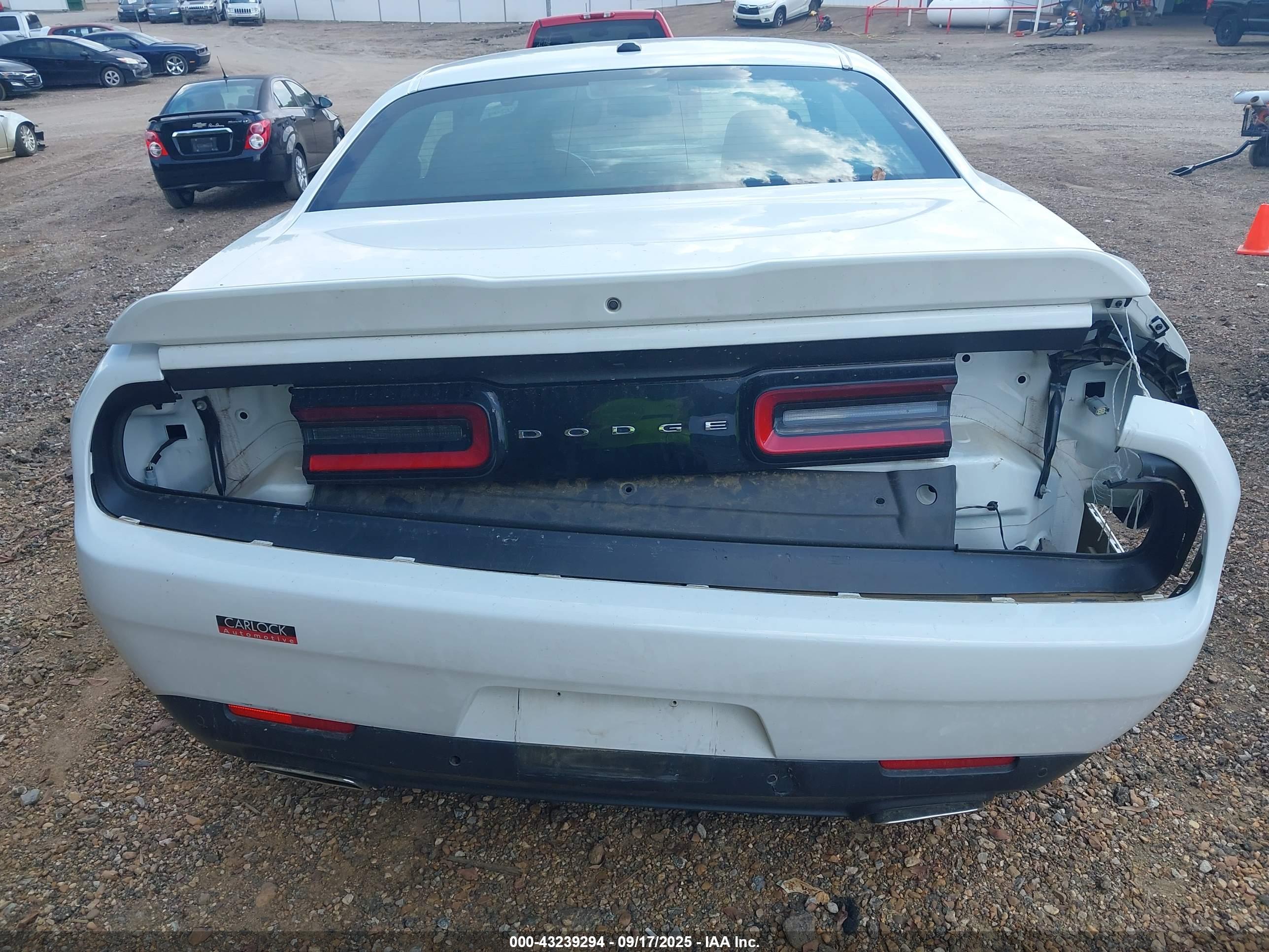 DODGE CHALLENGER image 6