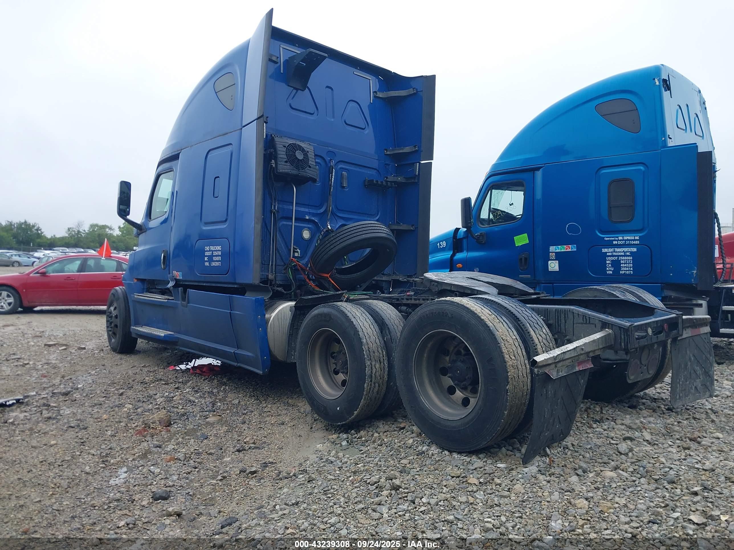 FREIGHTLINER NEW image 3