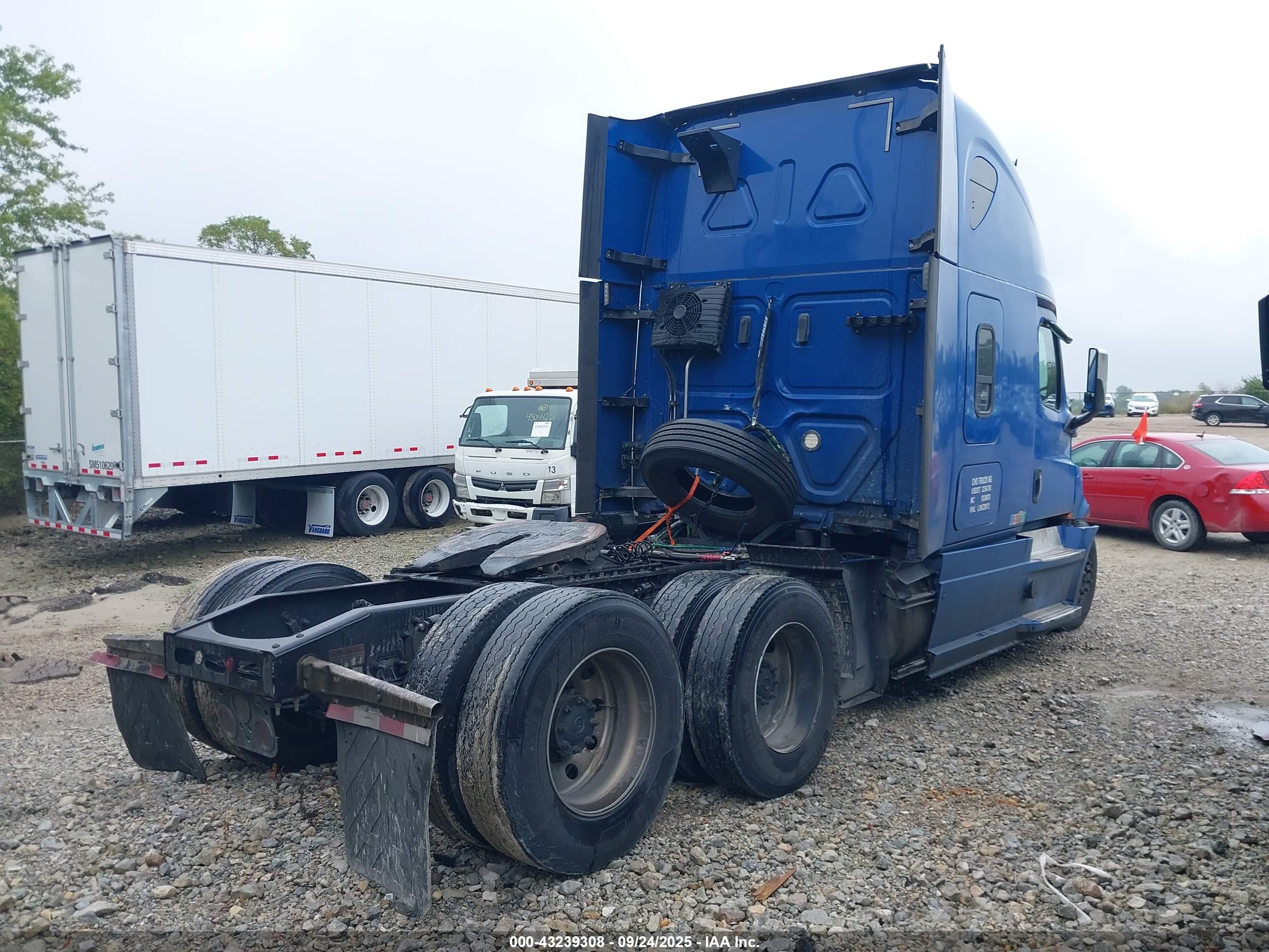 FREIGHTLINER NEW image 4