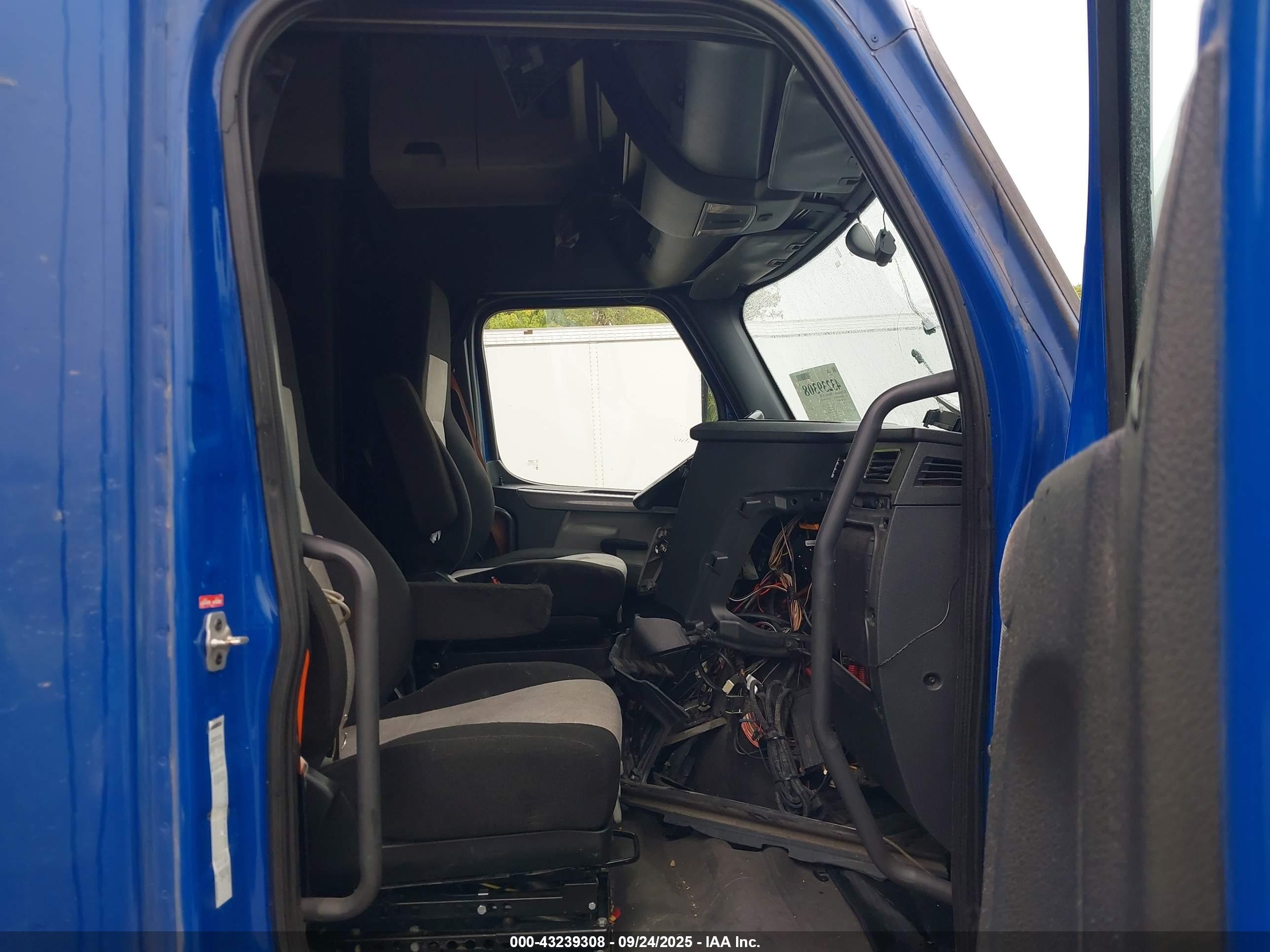 FREIGHTLINER NEW image 8