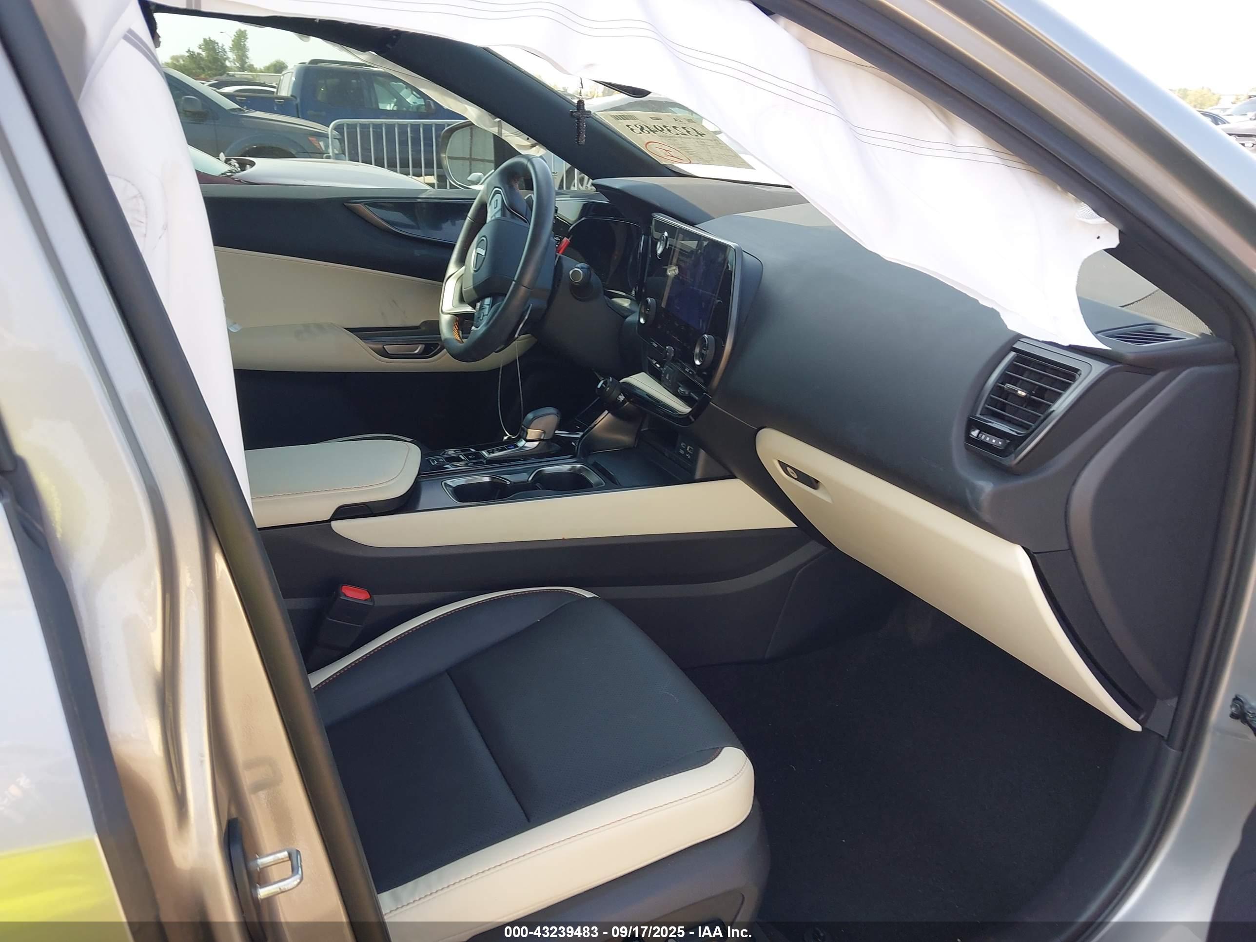 LEXUS NX image 5