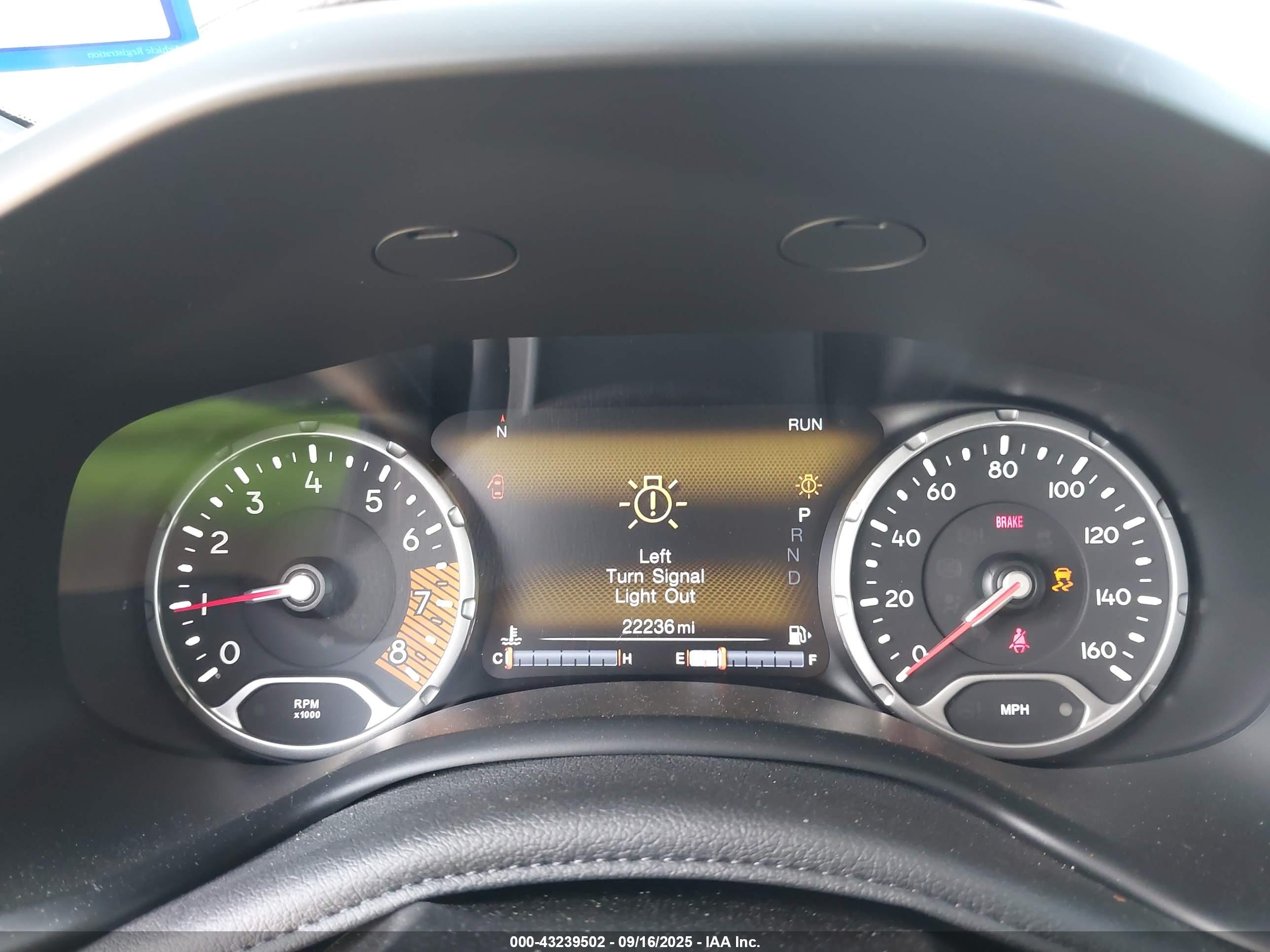 JEEP RENEGADE image 7