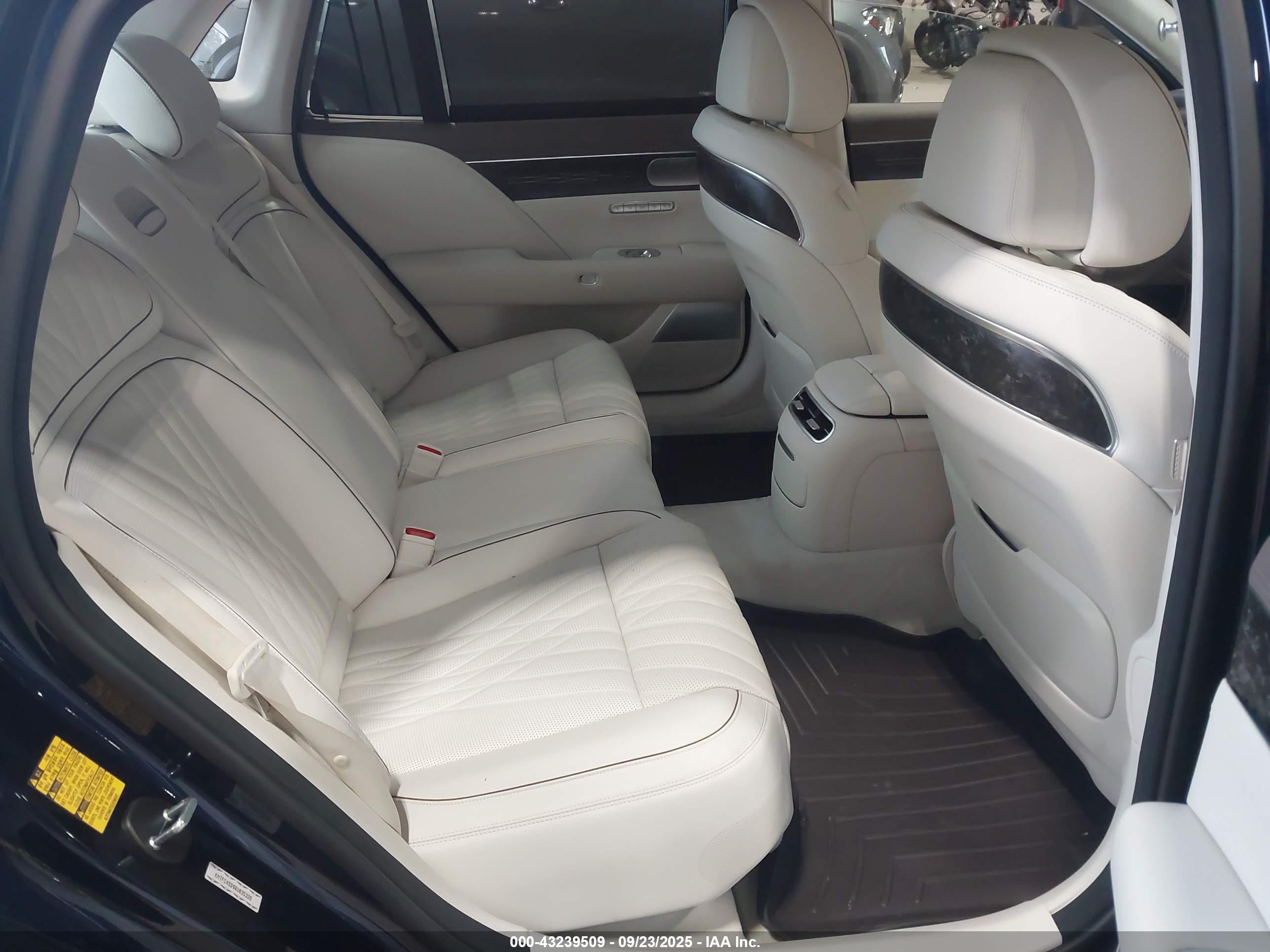 GENESIS G90 image 8