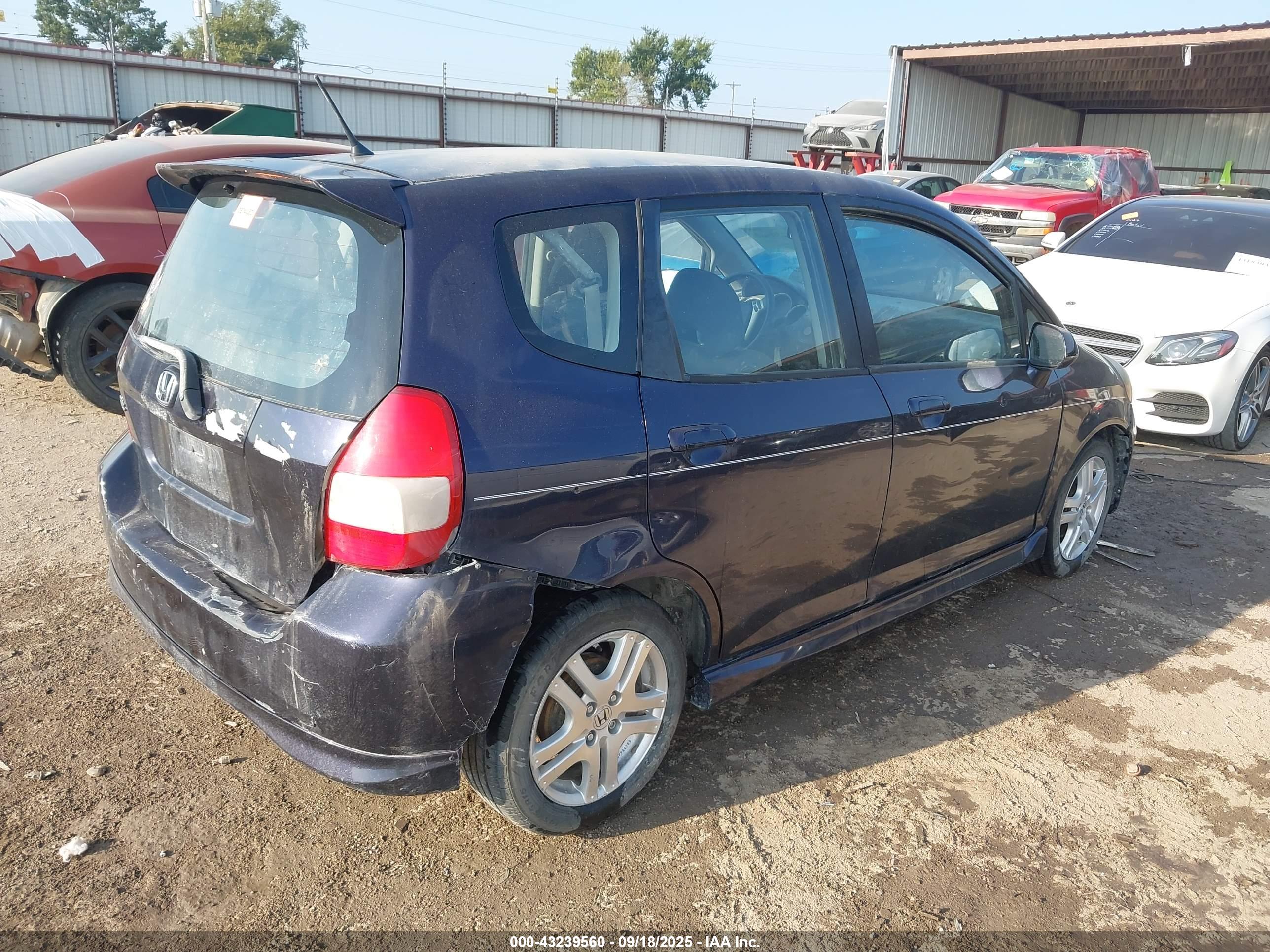 HONDA FIT image 4