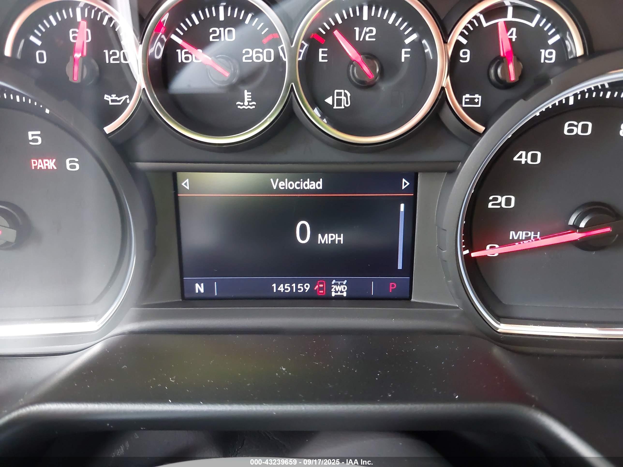 CHEVROLET SUBURBAN image 7