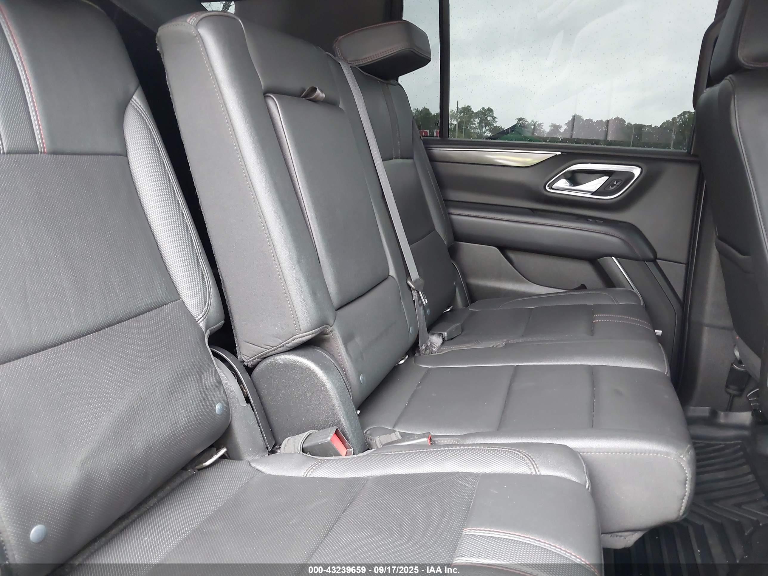 CHEVROLET SUBURBAN image 8