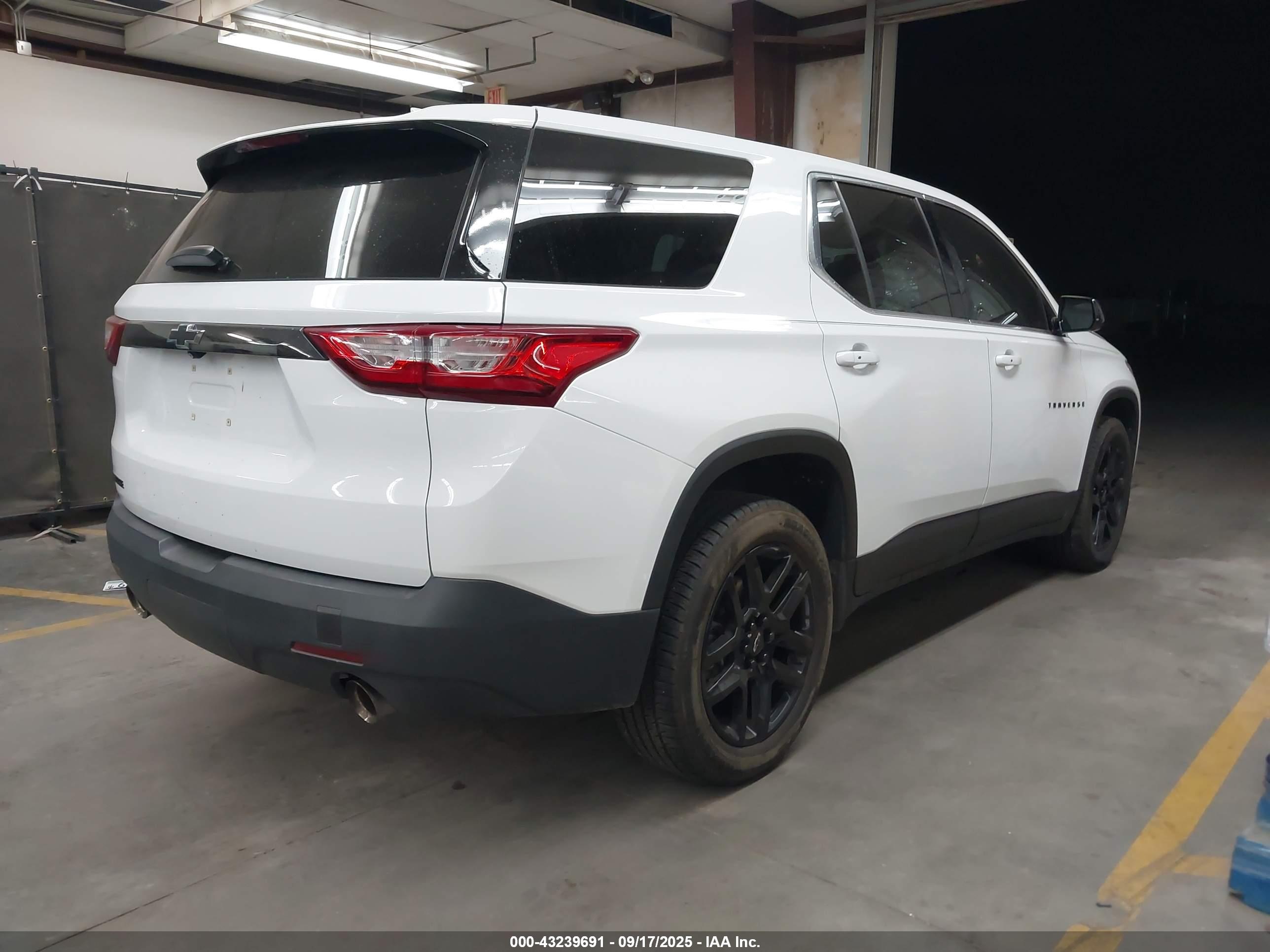 CHEVROLET TRAVERSE image 4
