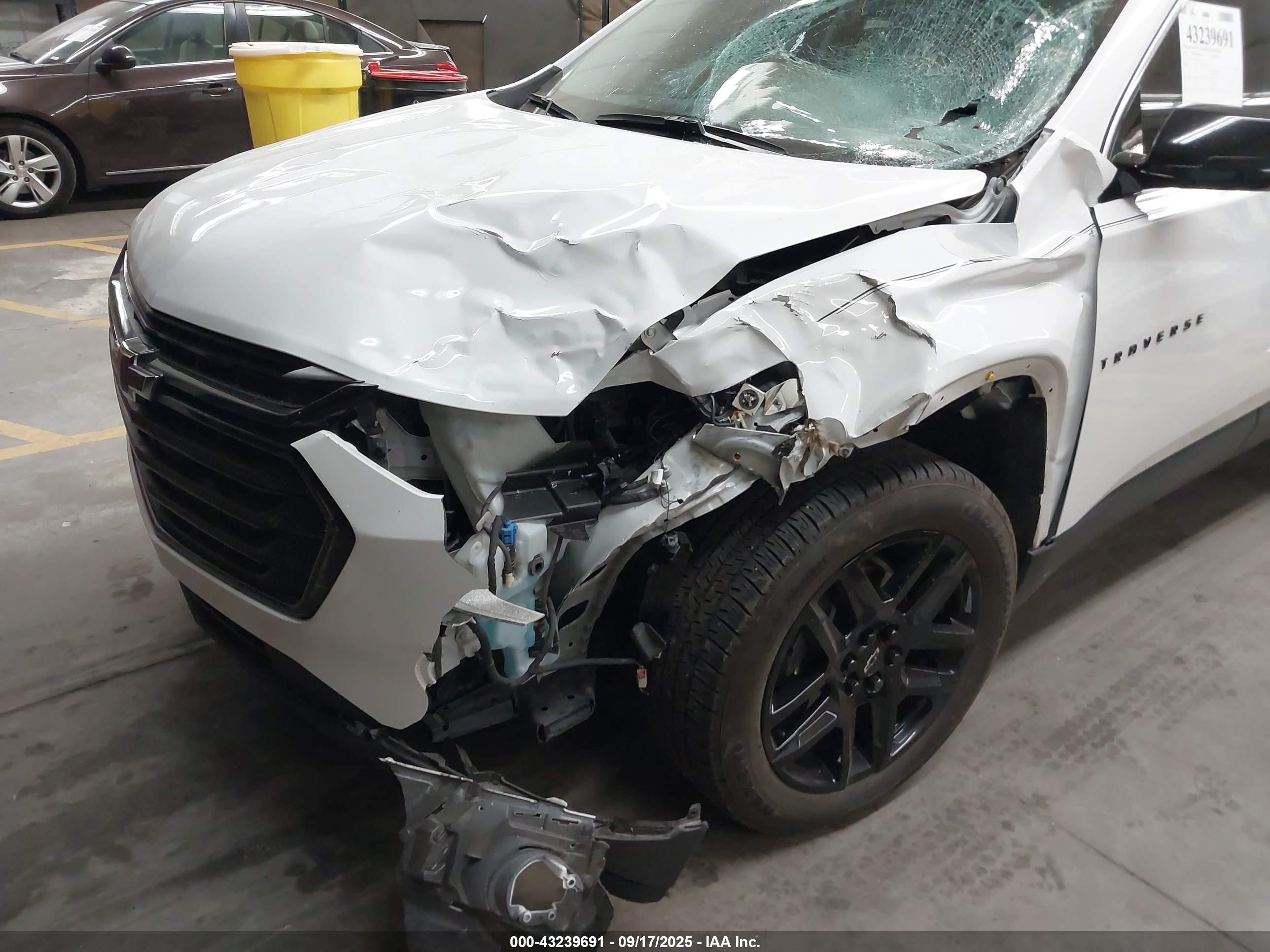 CHEVROLET TRAVERSE image 6