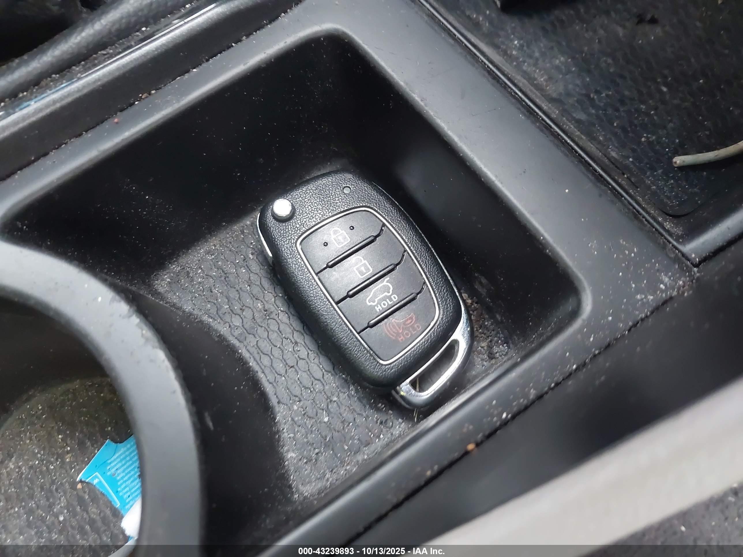 HYUNDAI TUCSON image 11
