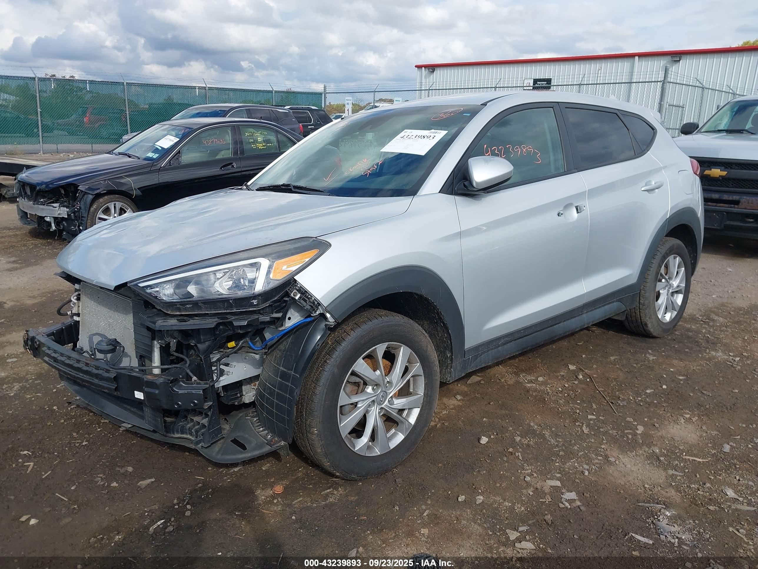 HYUNDAI TUCSON image 2