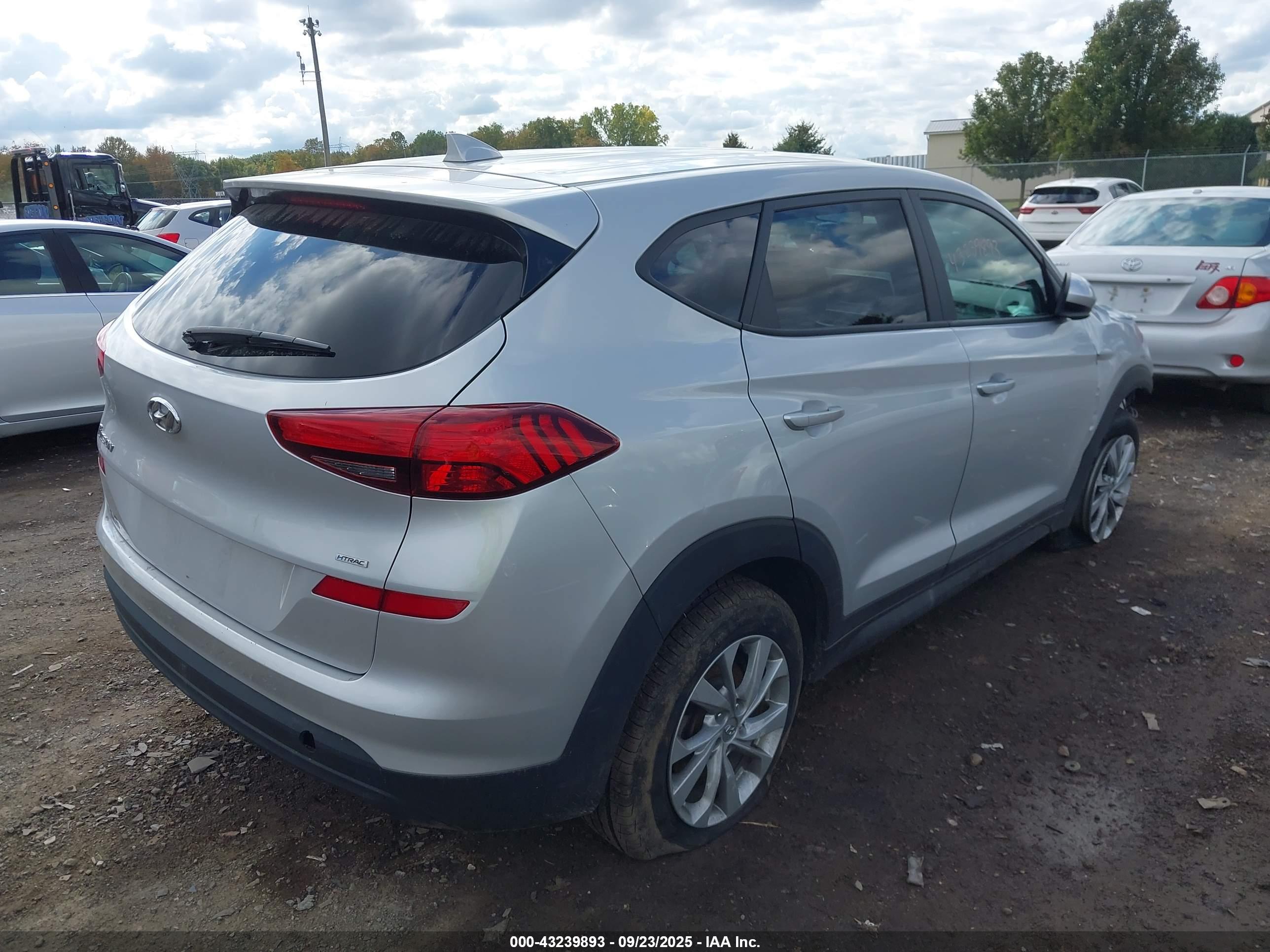 HYUNDAI TUCSON image 4