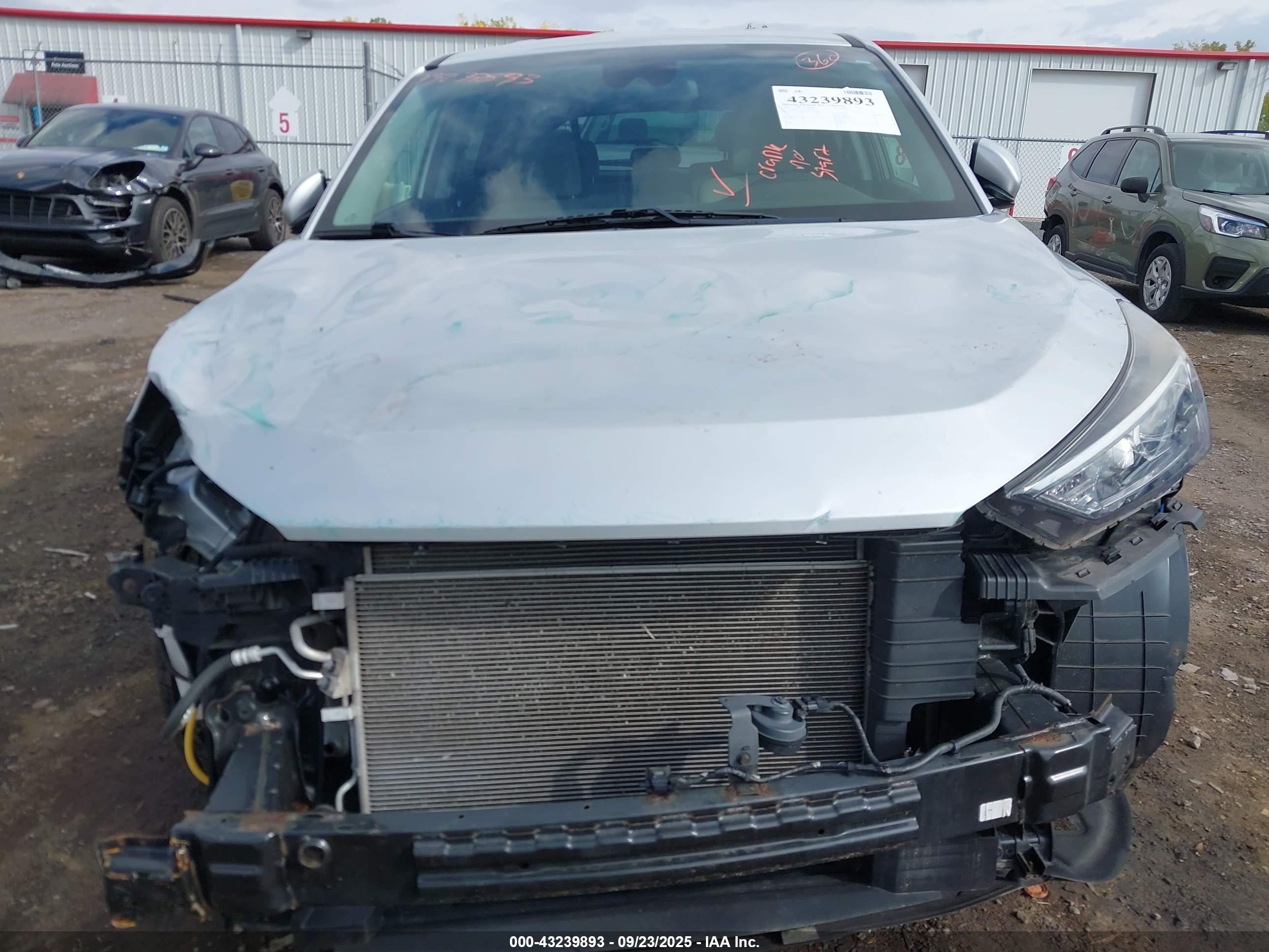 HYUNDAI TUCSON image 6