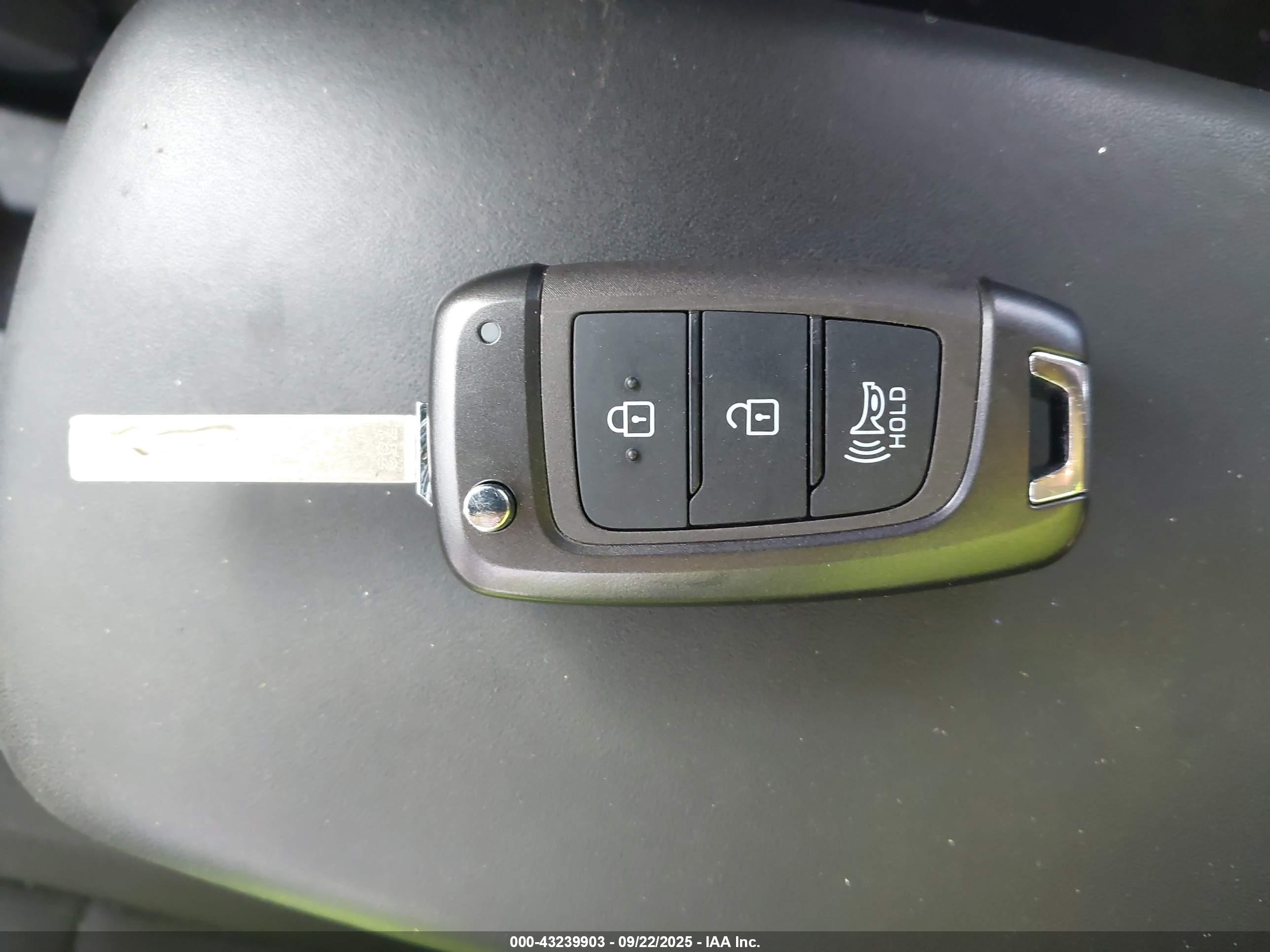 HYUNDAI VENUE image 11