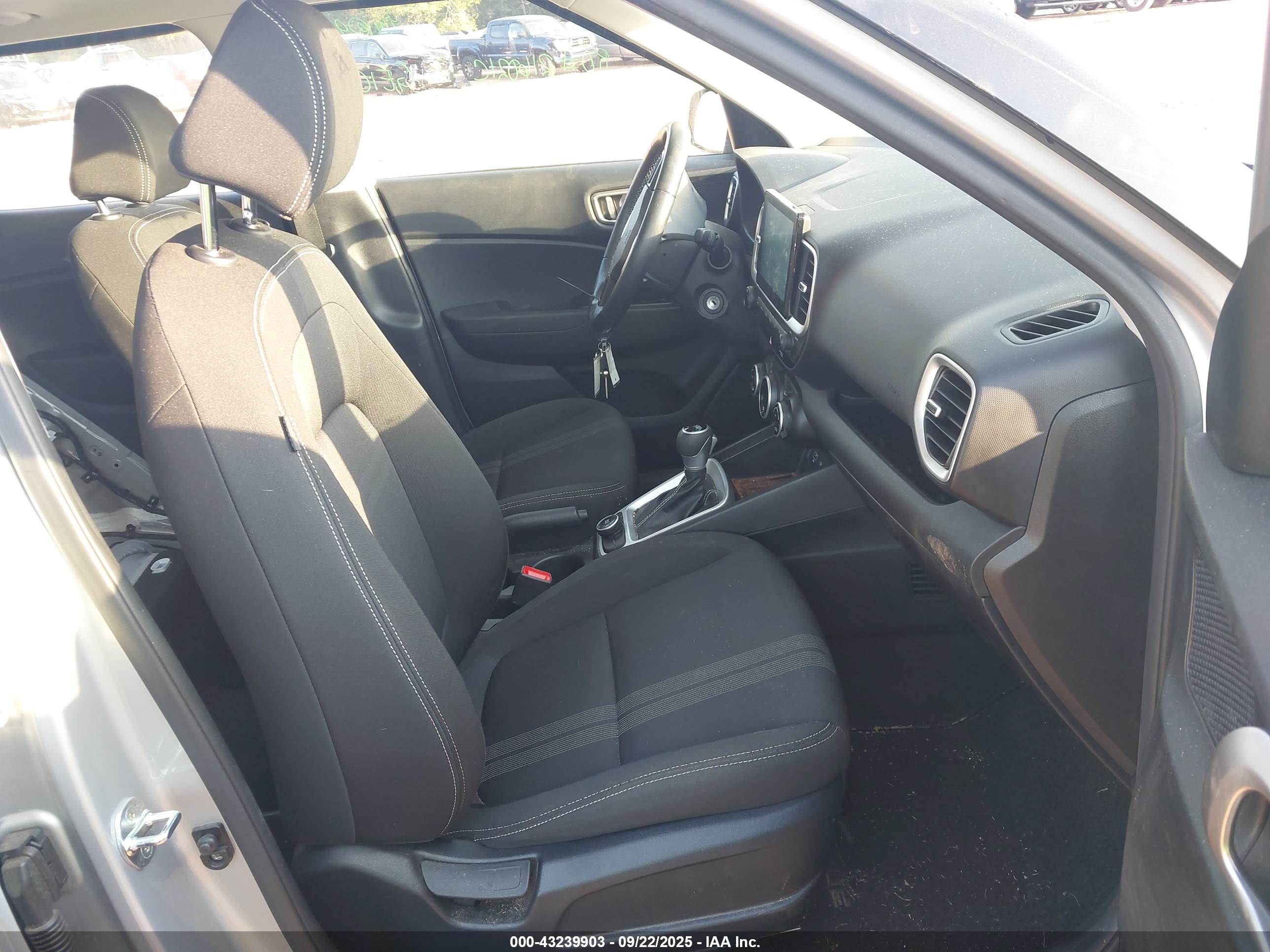 HYUNDAI VENUE image 5